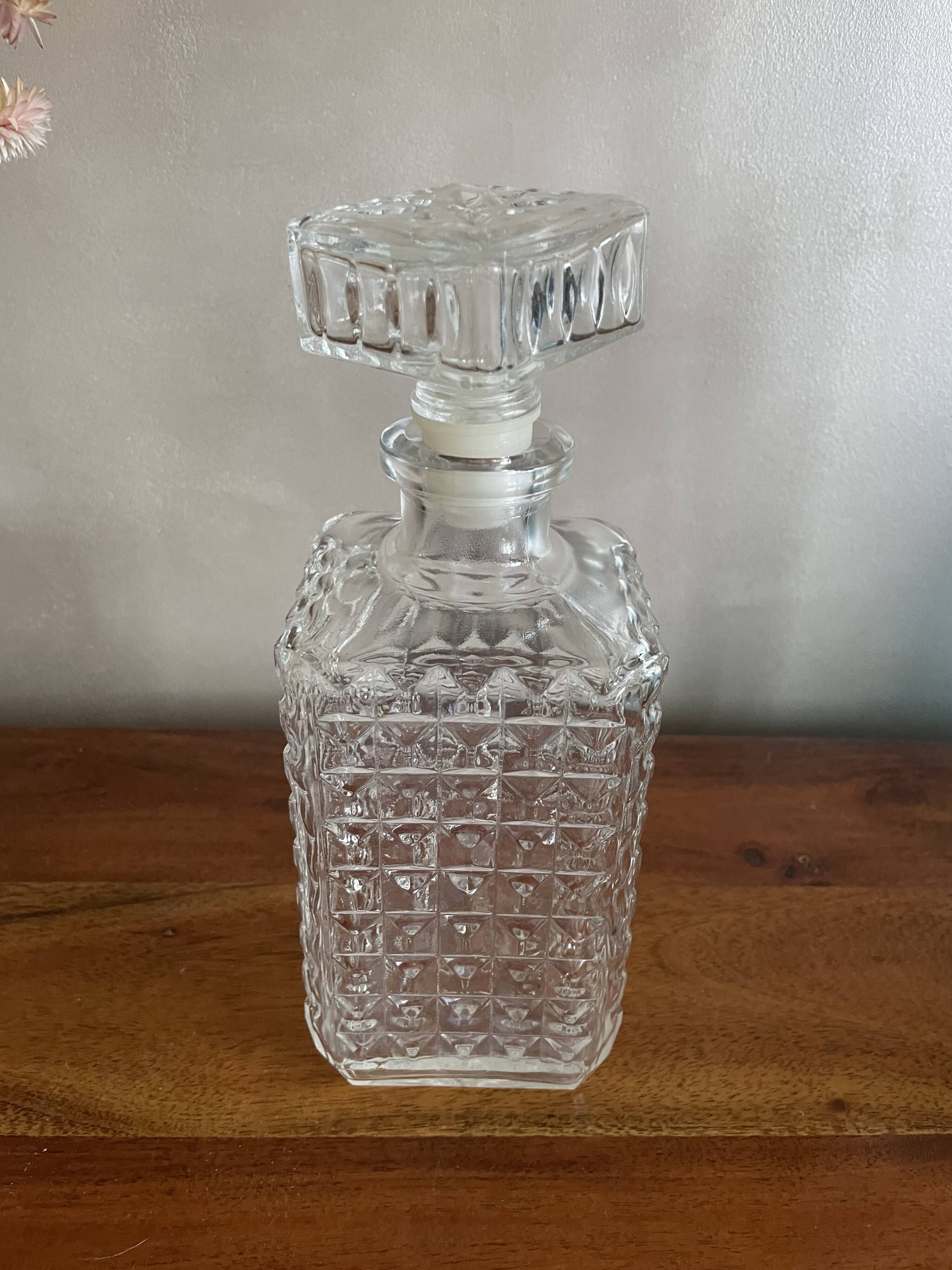Glass whiskey decanter