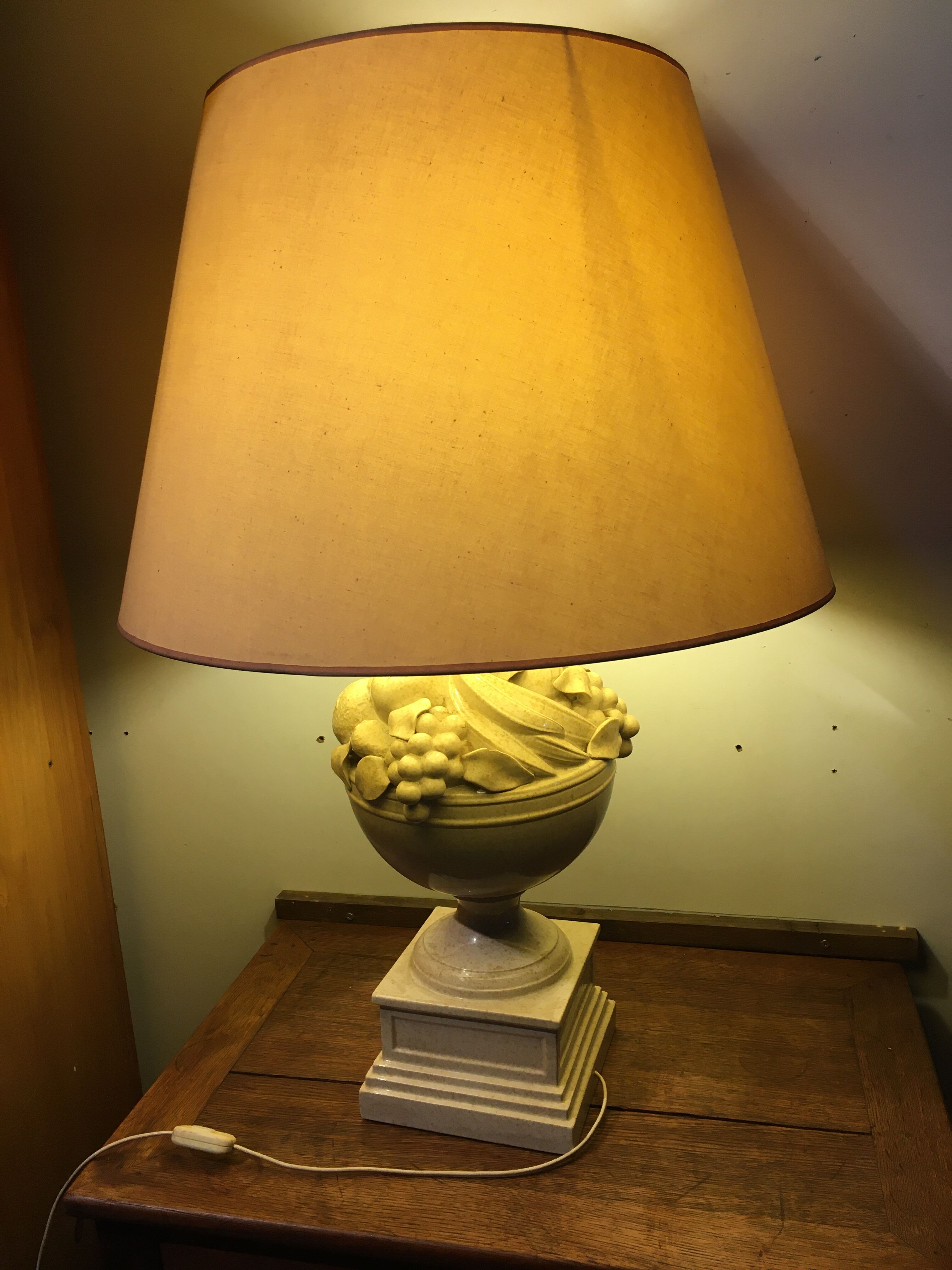 Ceramic fruit cutting lamp