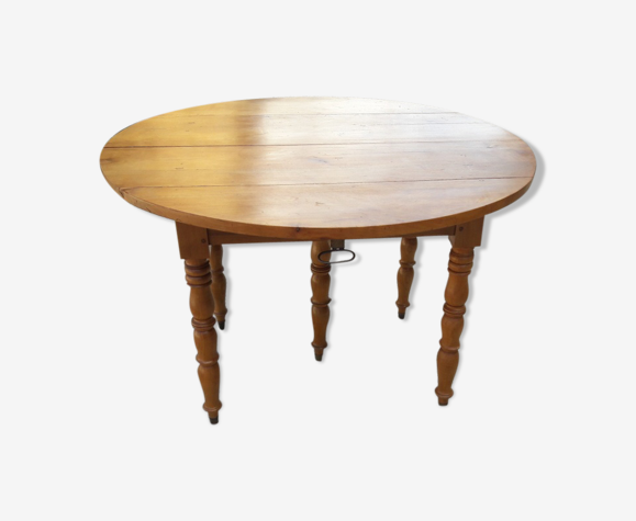 Ancienne table ronde à rallonges a 5 pieds en merisier massif | Selency