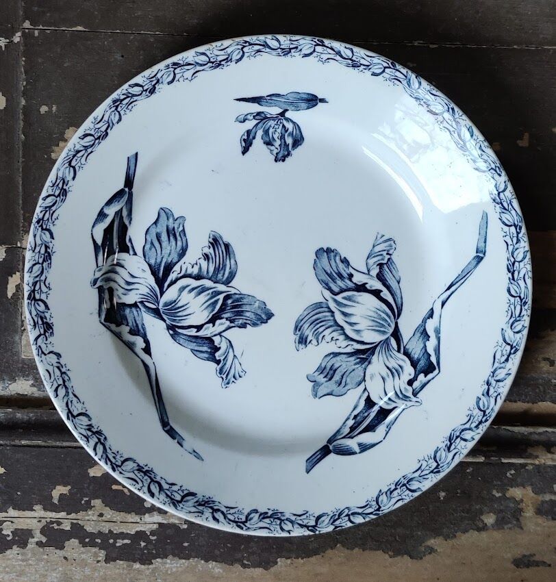 Set of four flat plates in iron earth