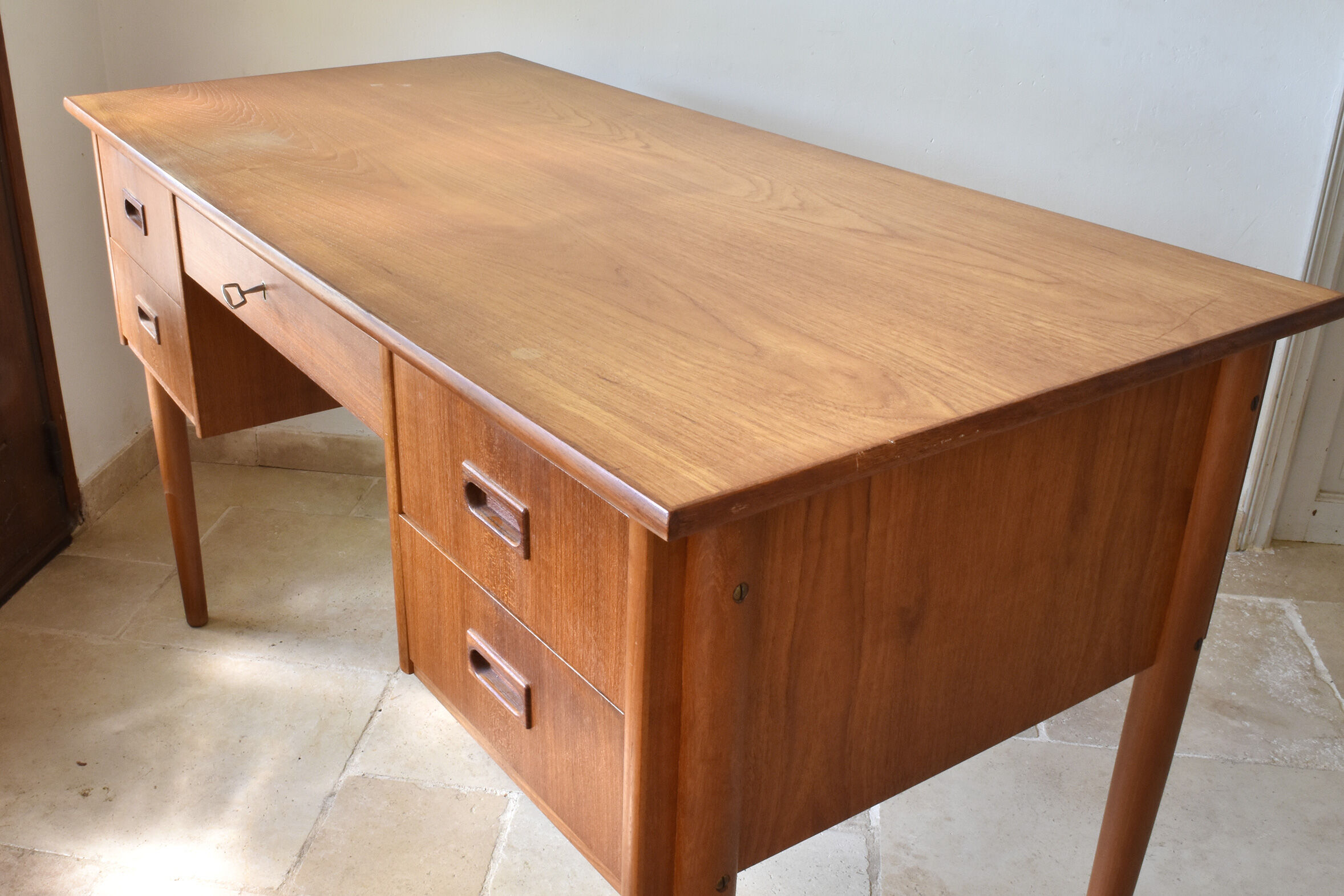Scandinavian vintage office and chair - 60s
