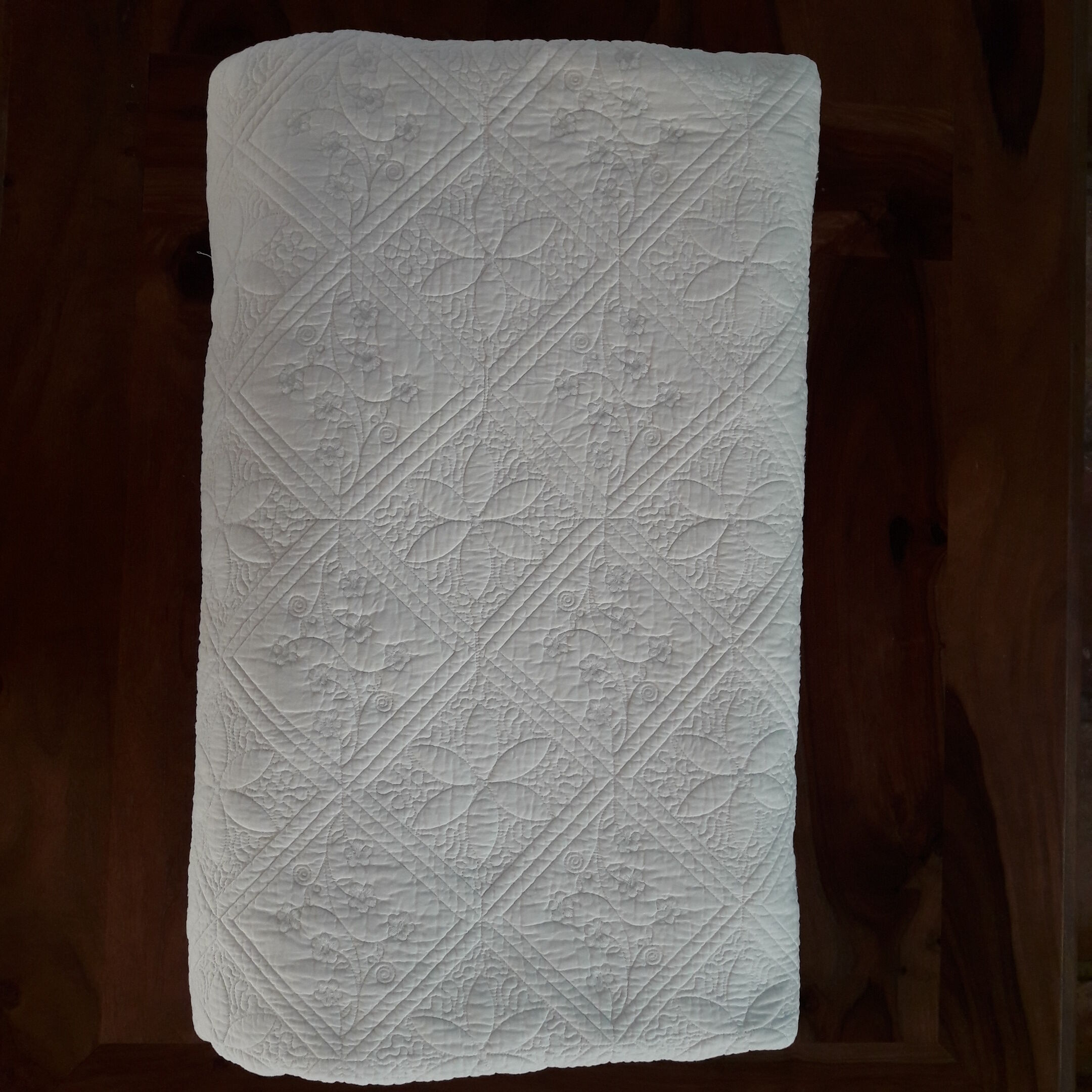 Provencal style white boutis bed covers bed 2 people