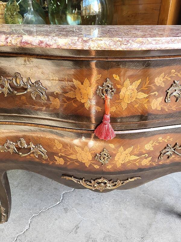 Commode sauteuse en bois de rose plateau en marbre rose