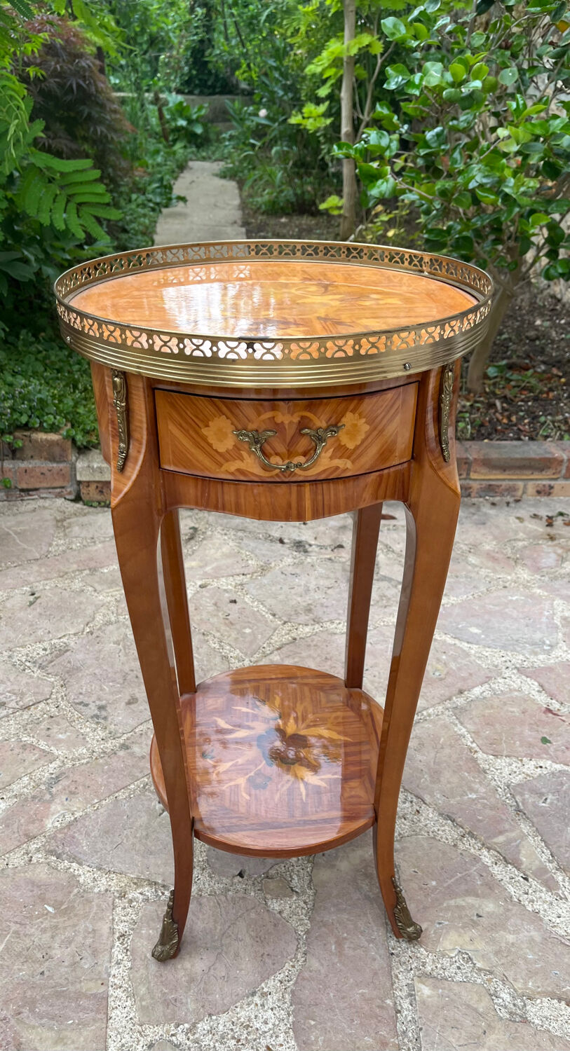 Marquetry pedestal table