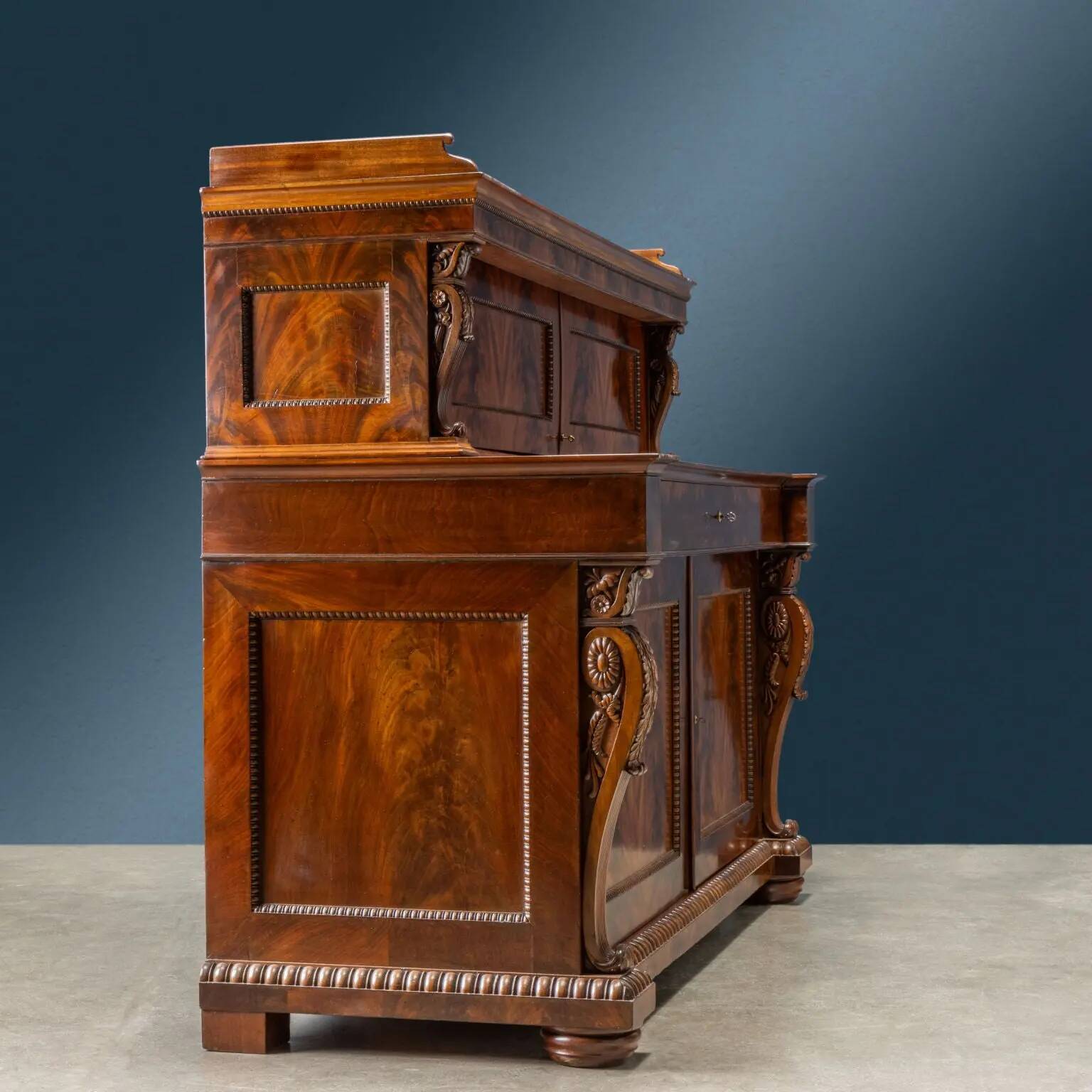Writing desk in mahogany, Italy, 19th century