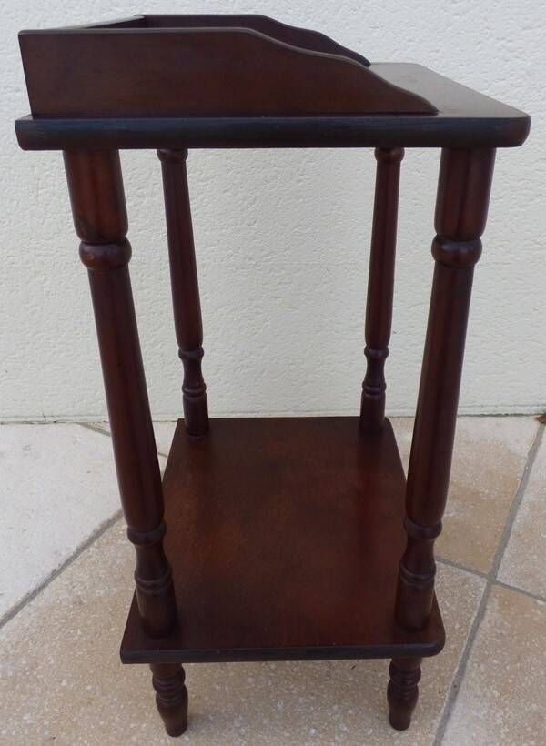 Nightstand or side table with 2 wooden shelves - Very good condition