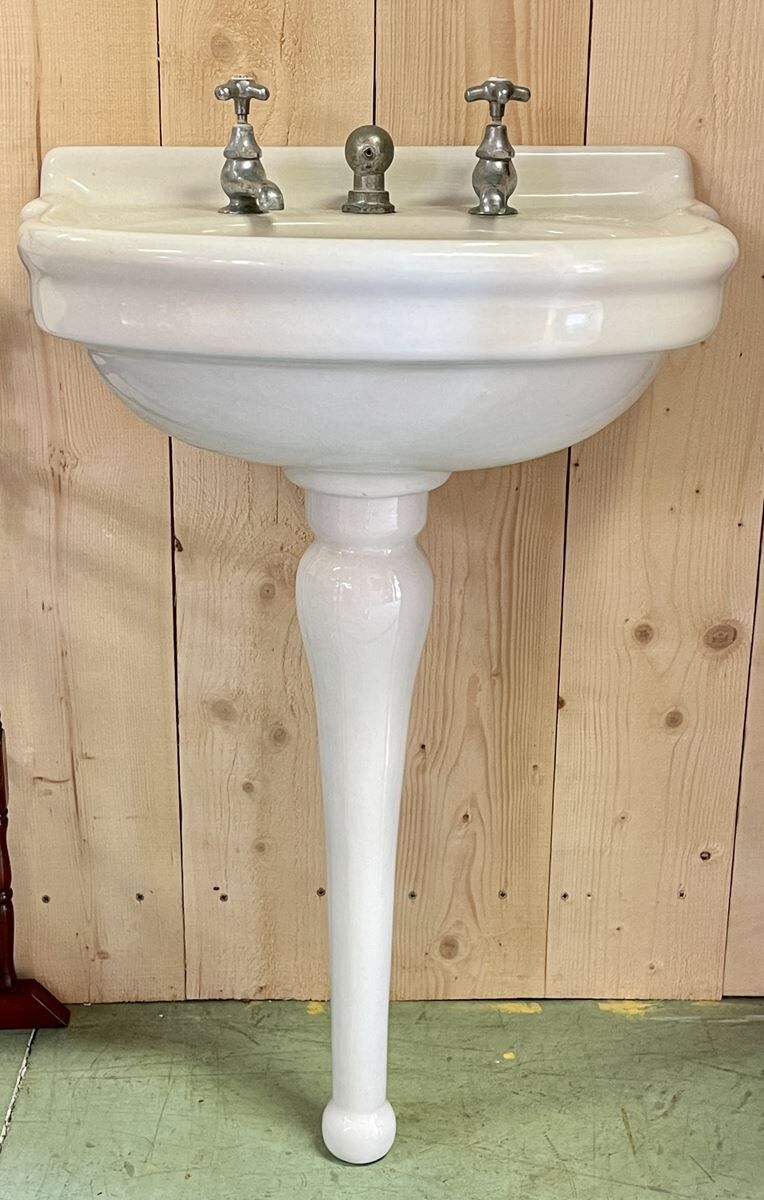 1930s standing washbasin