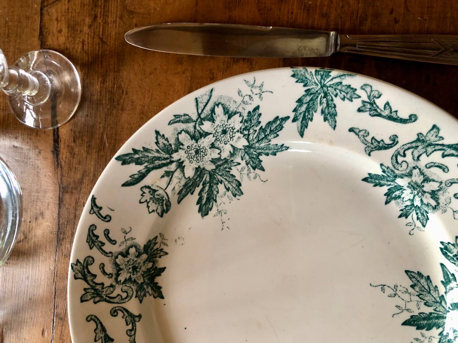 Ironstone "anemone" flat plates from Saint-Amand-les-Eaux