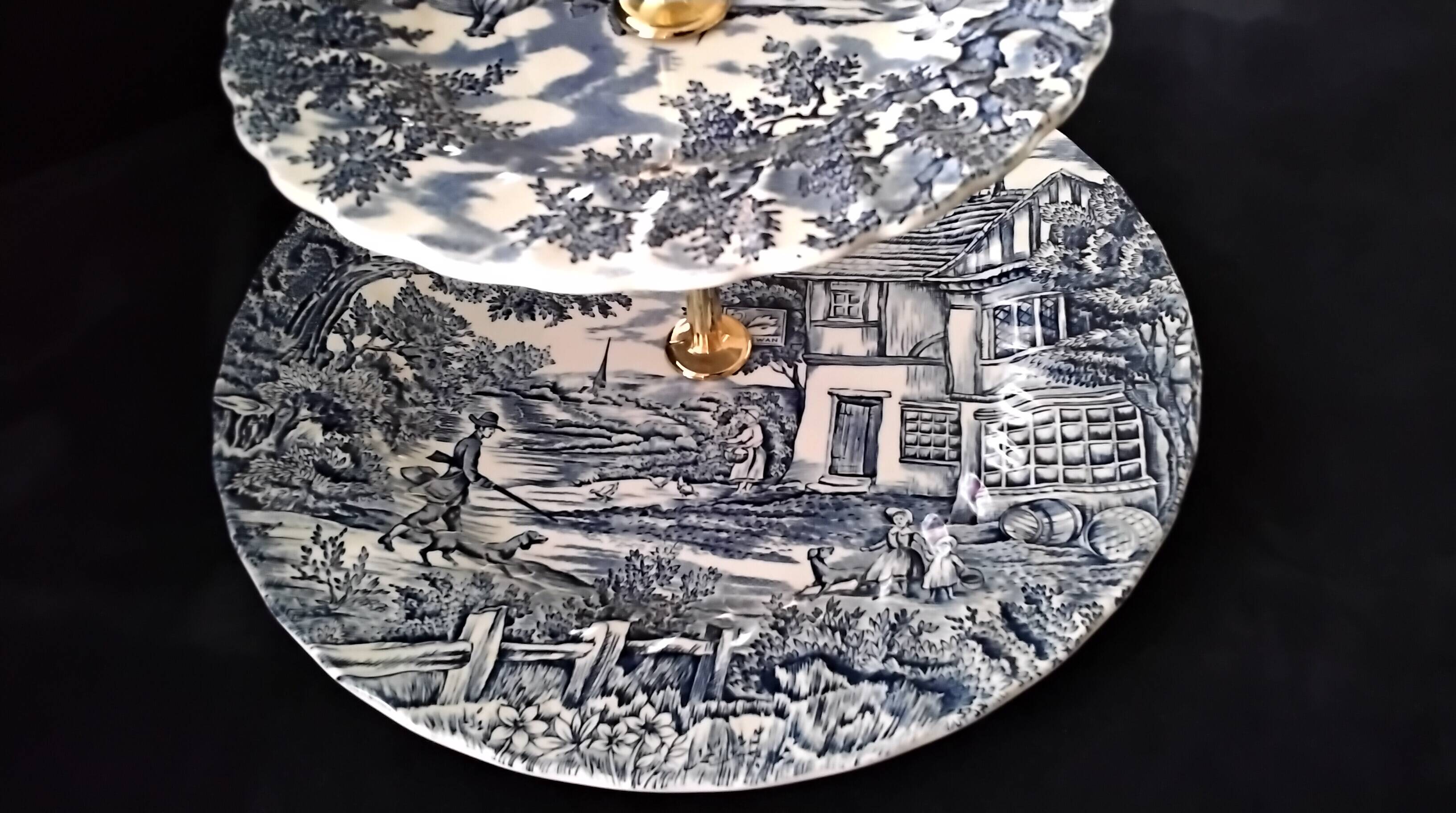 Silent Serving Dish, English Porcelain, The Hunter by Myott