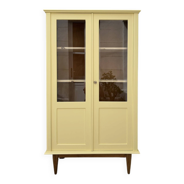 Armoire vitrée colorée 