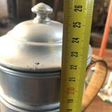 Cafetière ancienne en alu, poignée en osier tressé