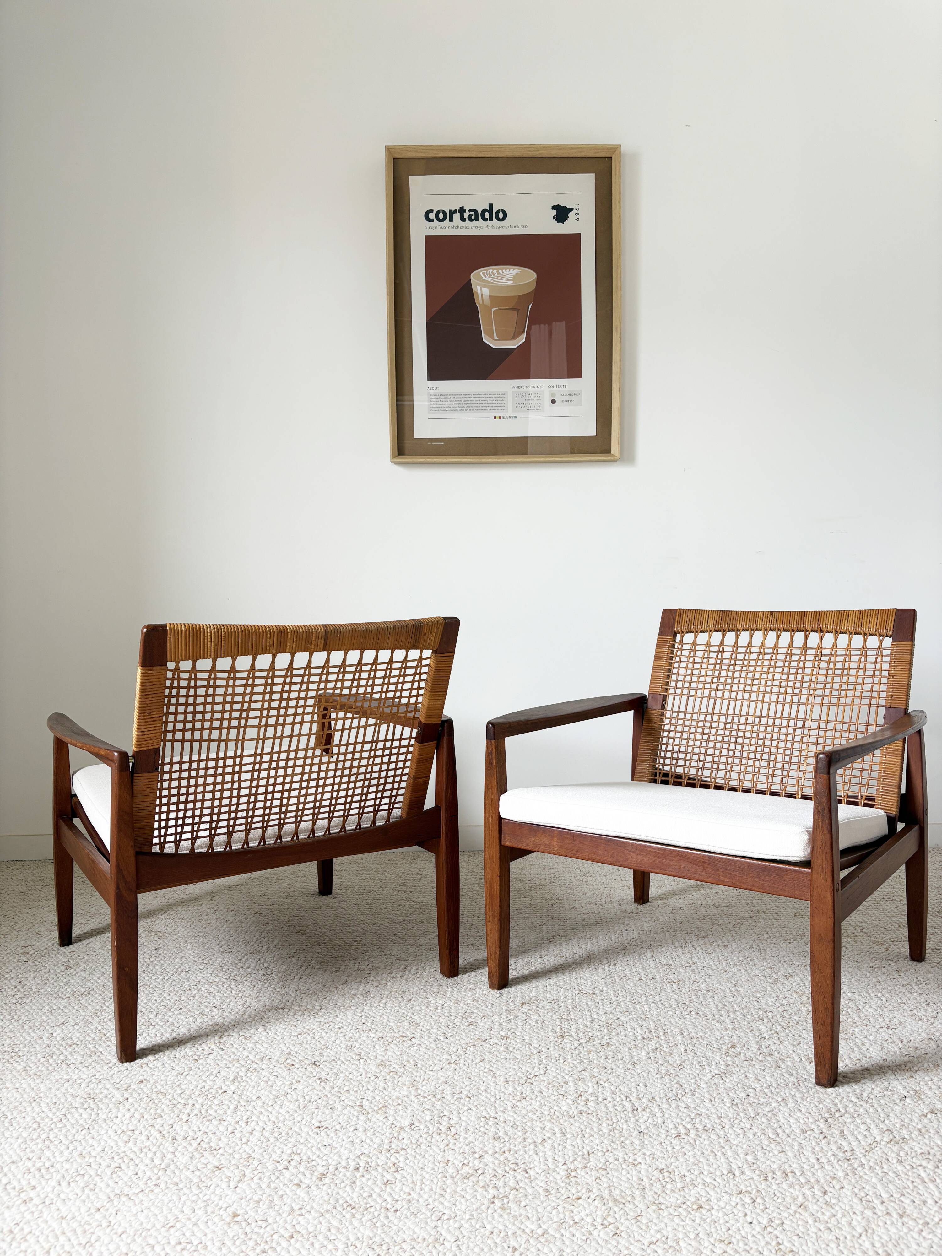Paire de fauteuils 519 Hans Olsen teck et rotin