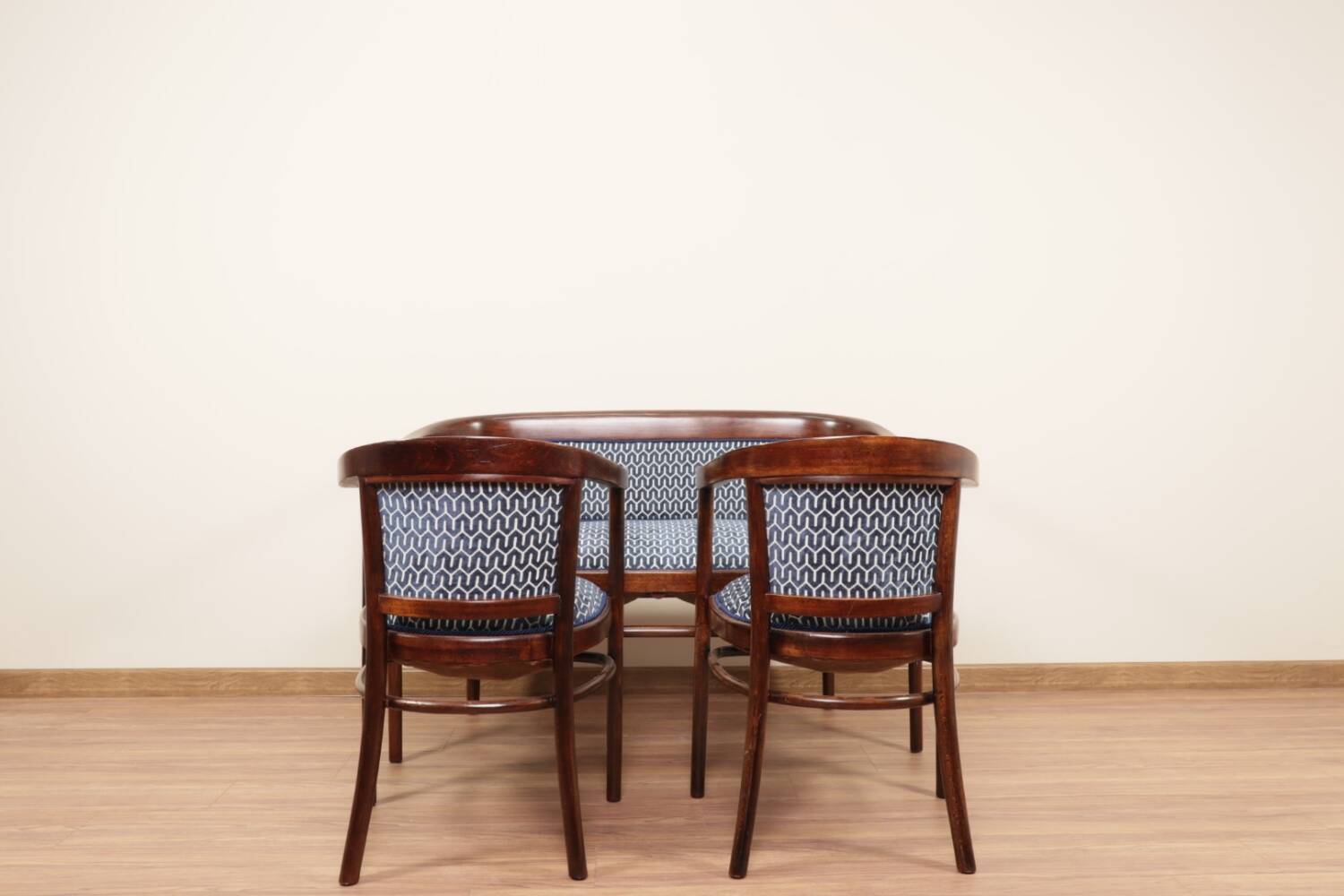Thonet living room set, in wood and blue jacquard, 1910