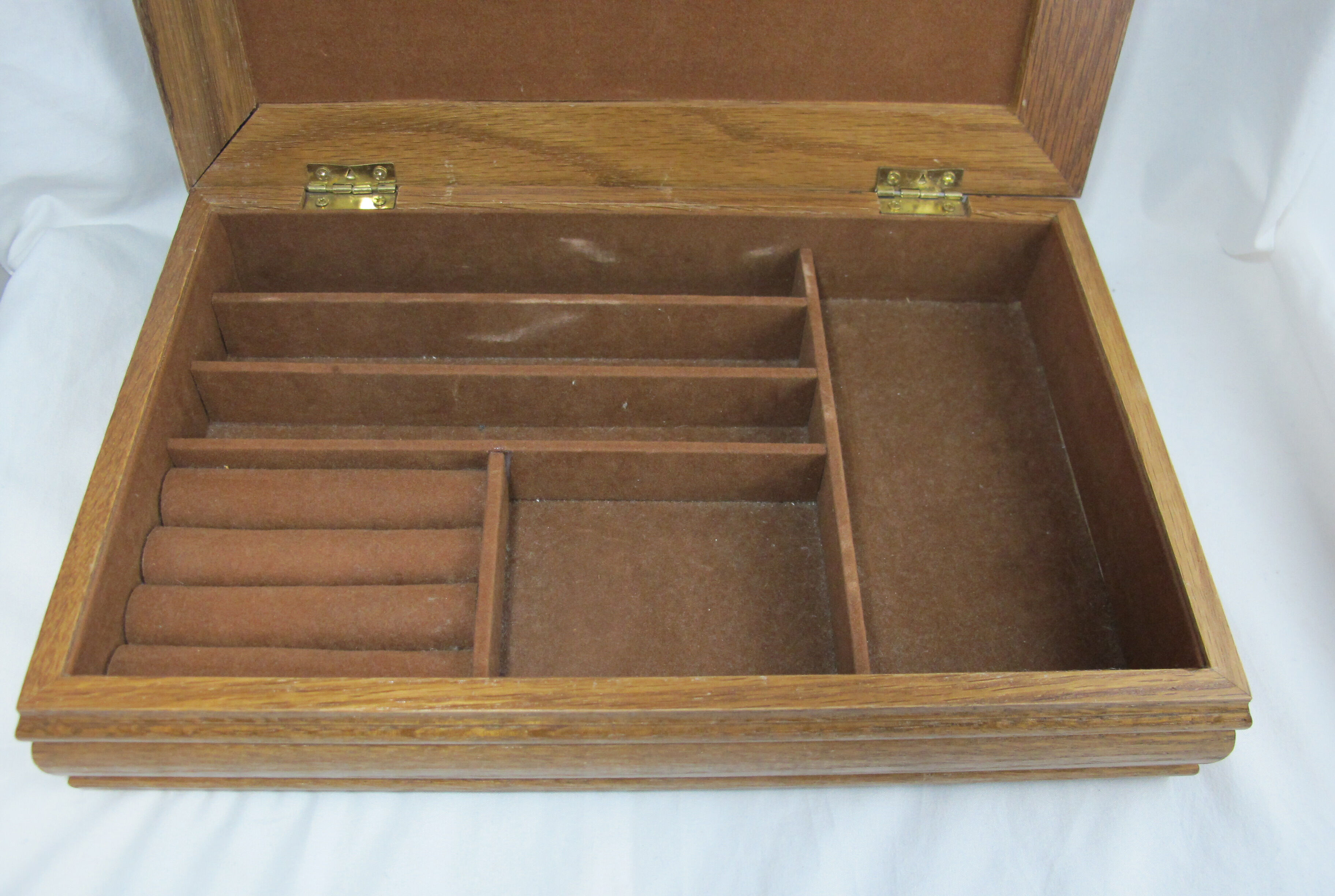 Wooden jewelry box