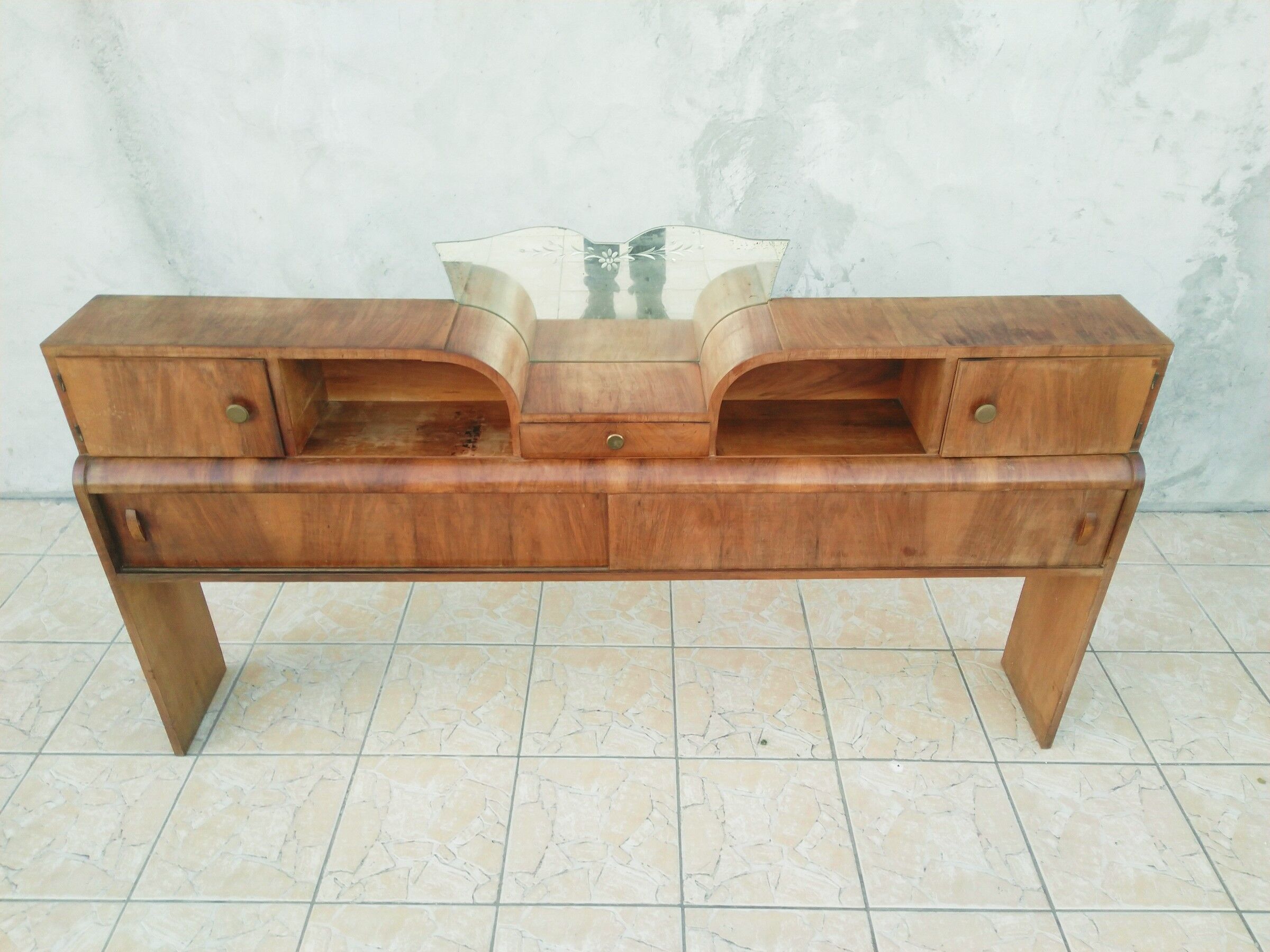 Art deco headboard in walnut bramble