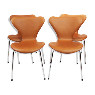 Lot de 4 chaises modèle 3107 par Arne Jacobsen et fabriqué par Fritz Hansen