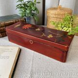 Glove box in lacquered wood
