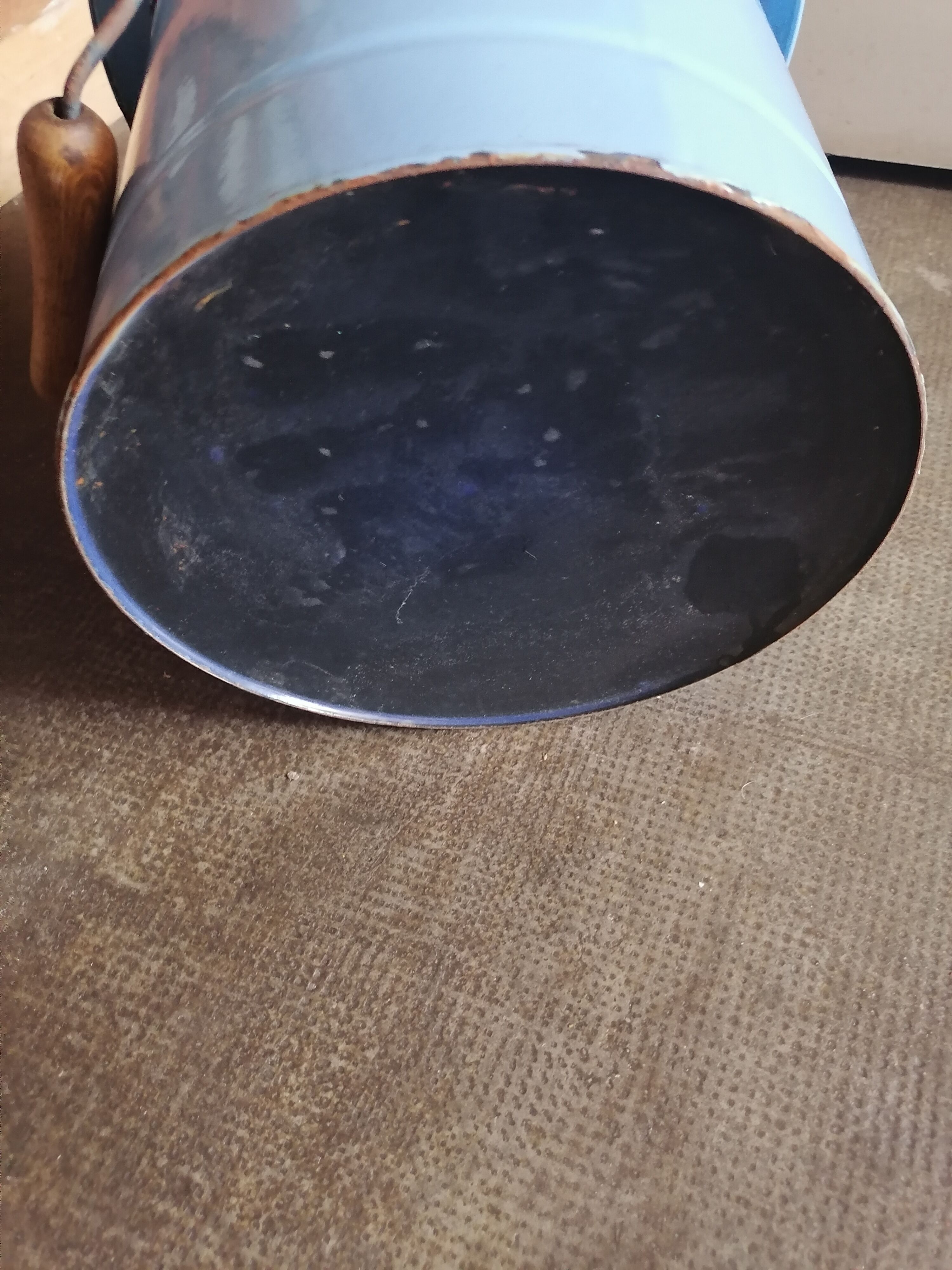 Bucket of ease 1900 enamelled chamber pot