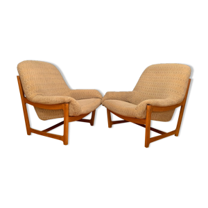 Une paire de fauteuils