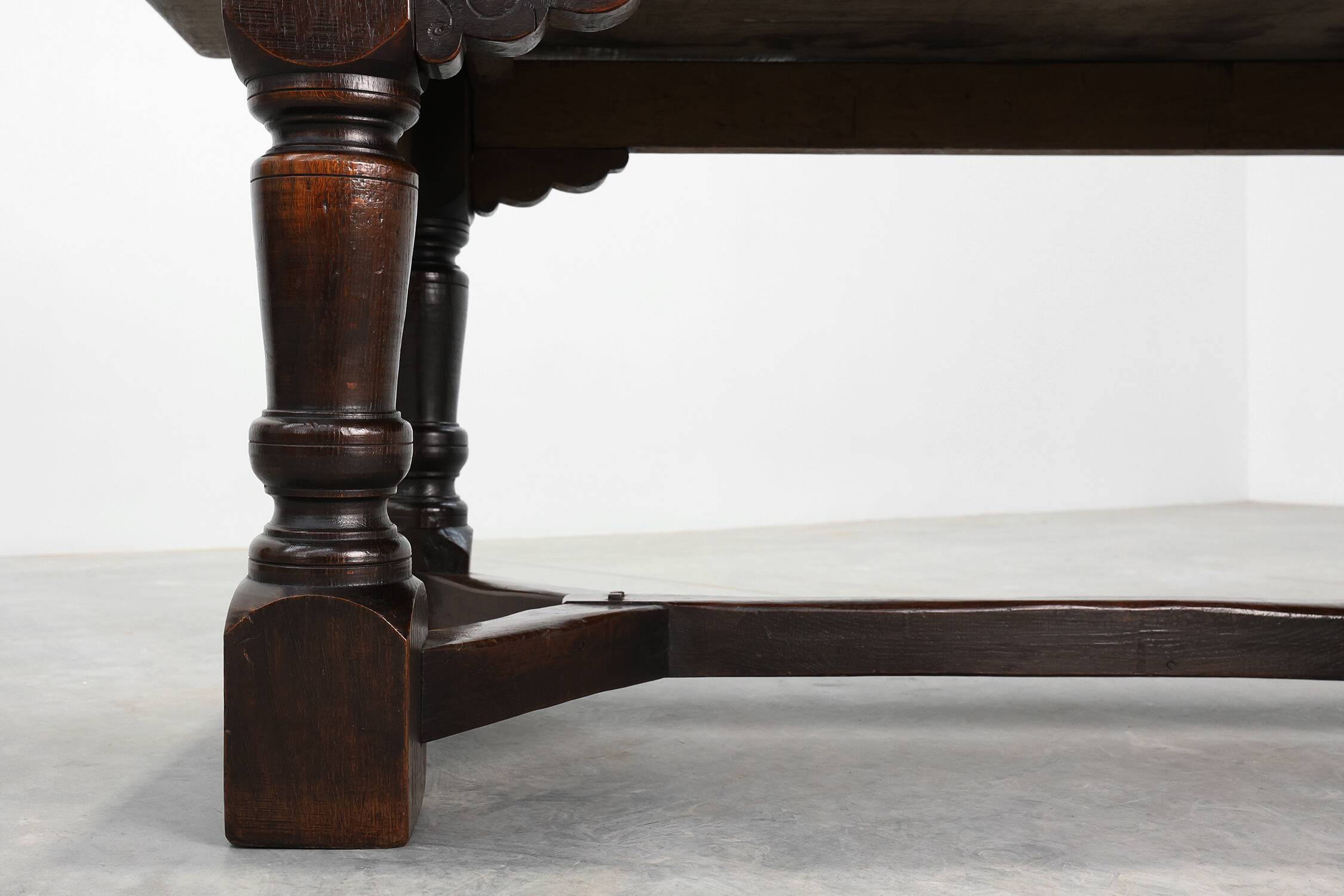 17th-Century Belgian full dark Oak Dining Table
