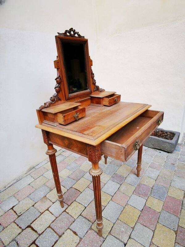 Coiffeuse ancienne