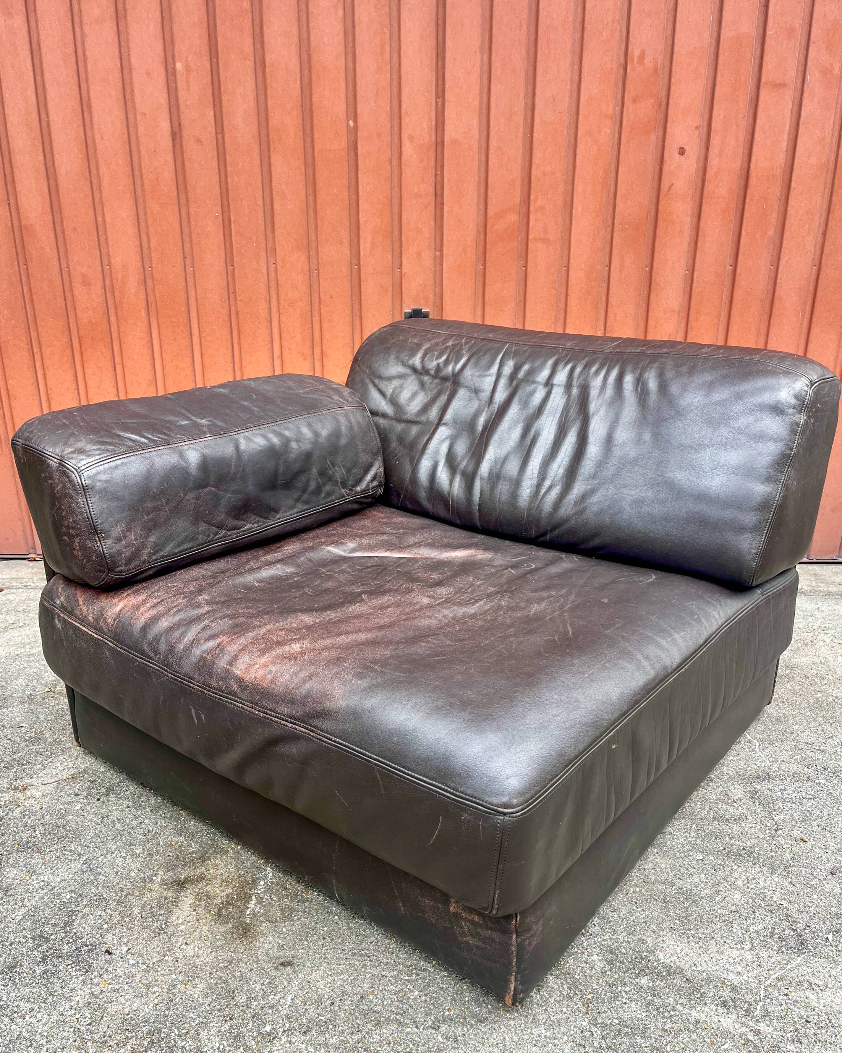 Corner leather armchair De Sede, 1970s