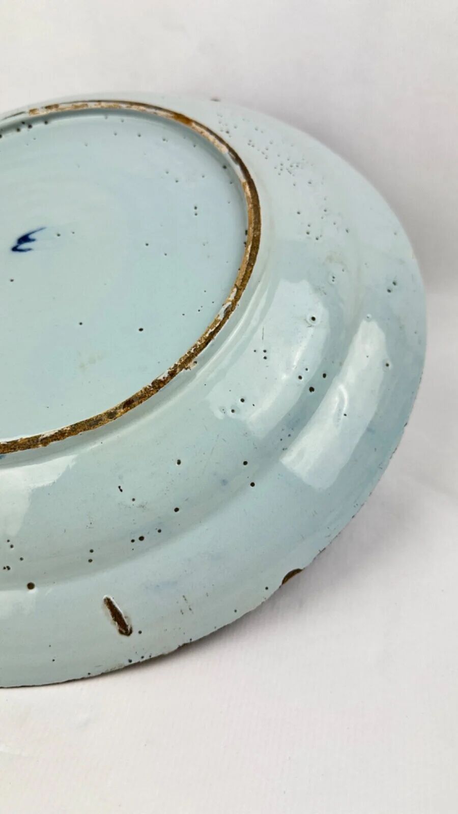 Delftware dish with blue flowers on a white background, 18th century, 35 cm