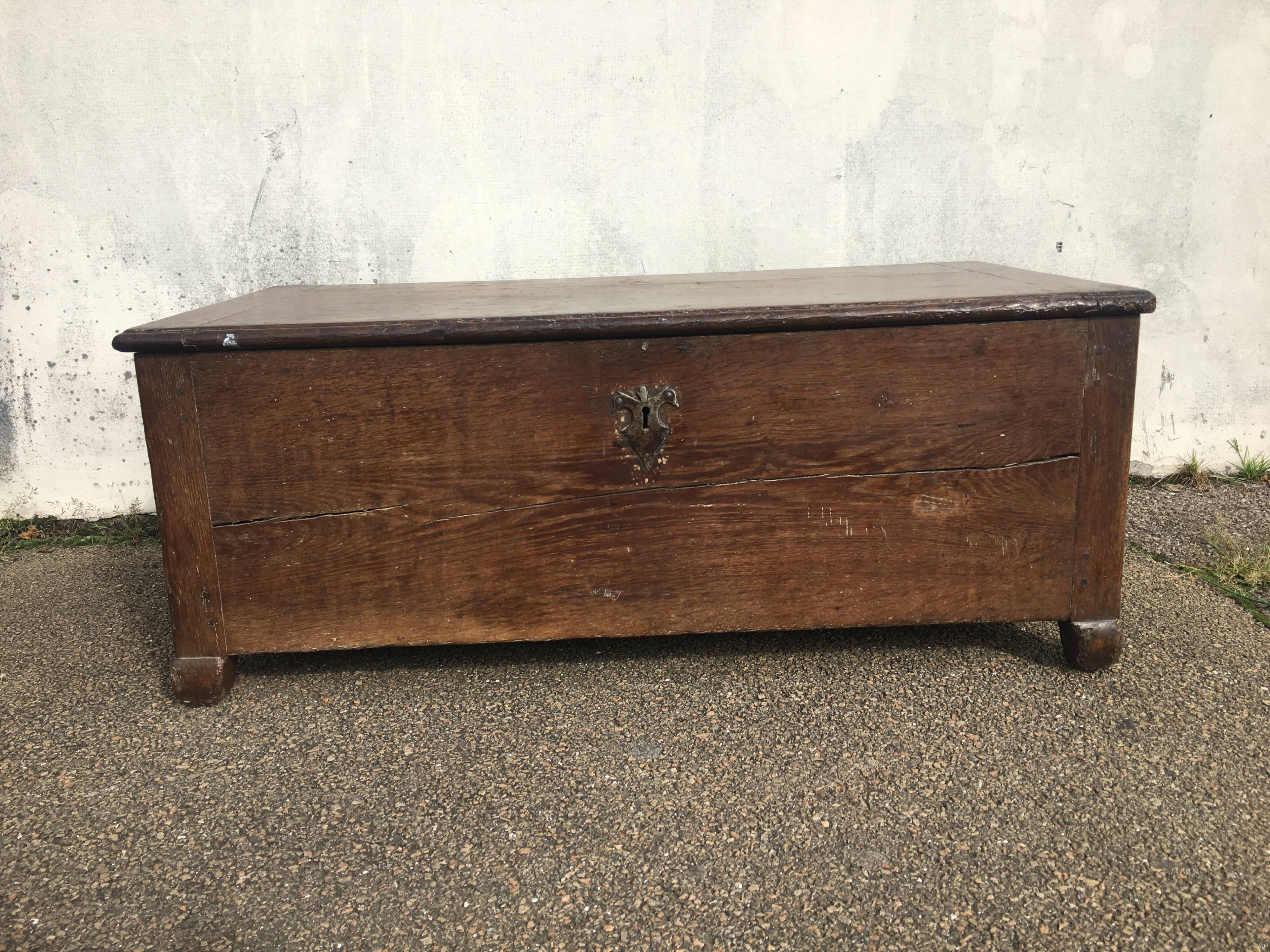 Old solid oak chest early XVIII Brutalist