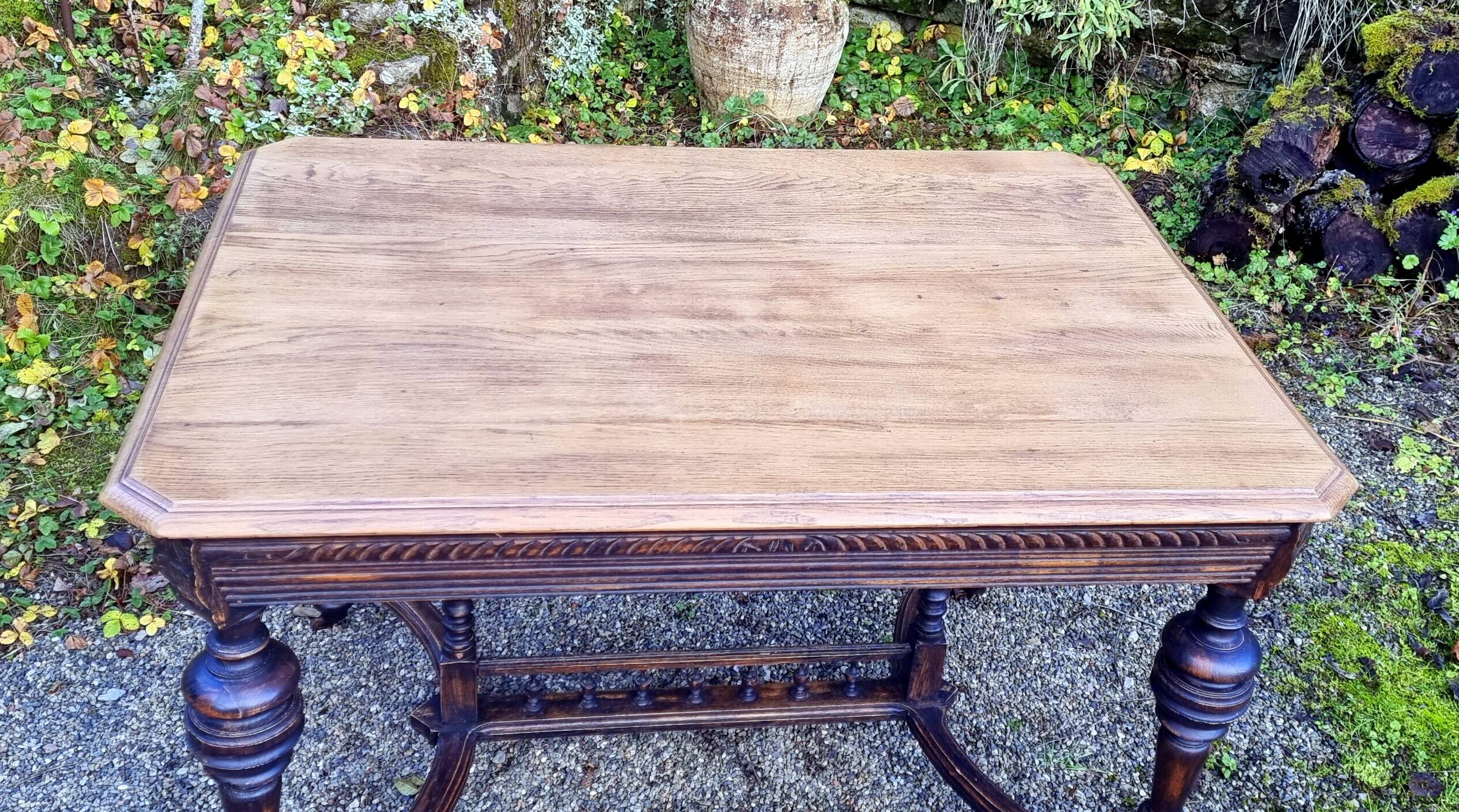 Table from the late 19th century, neo-Renaissance style, in black and oak.