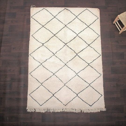 Beni Ouarain Berber rug, classic diamond pattern, 160 x 235 cm.