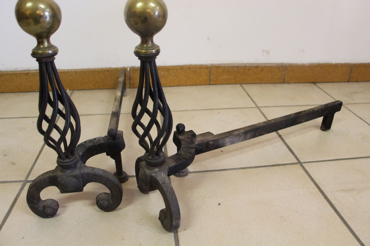Paire de chenets en fer et bronze moderniste