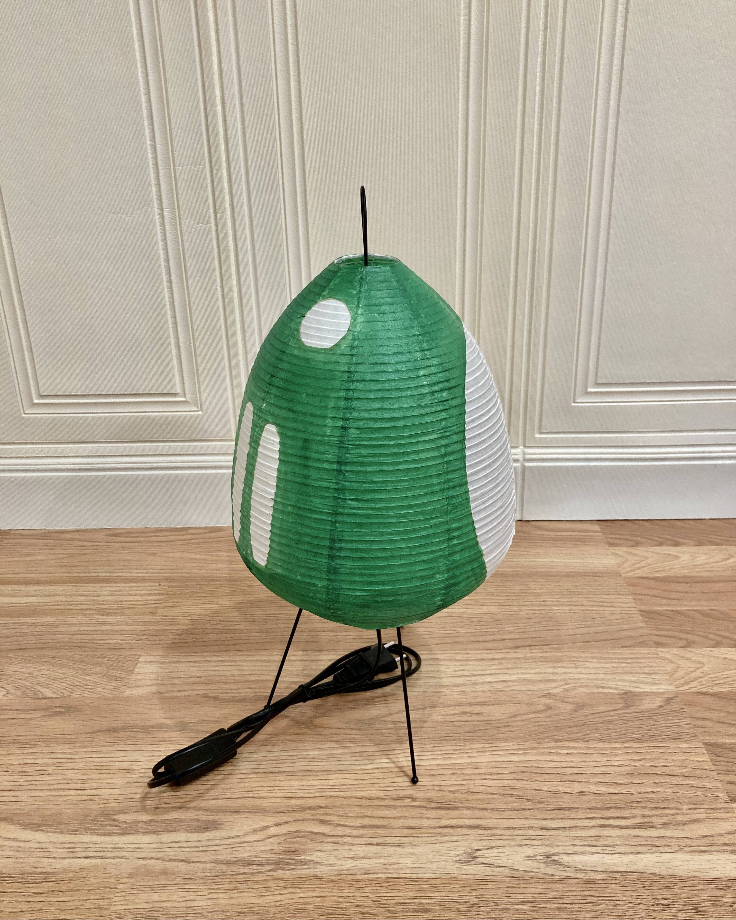 Lampe verte "design papier et métal".