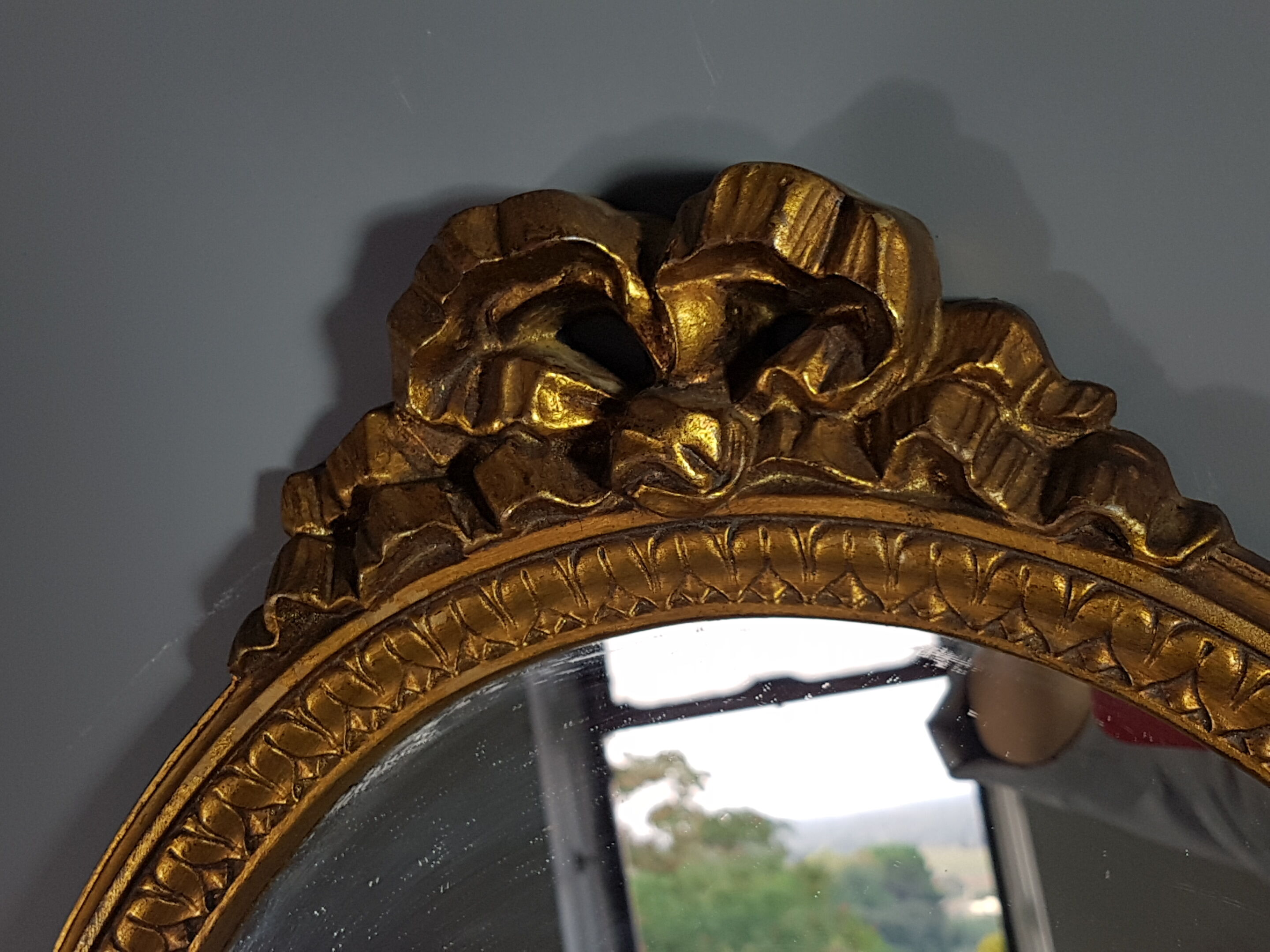 Oval mirror style louis XV
