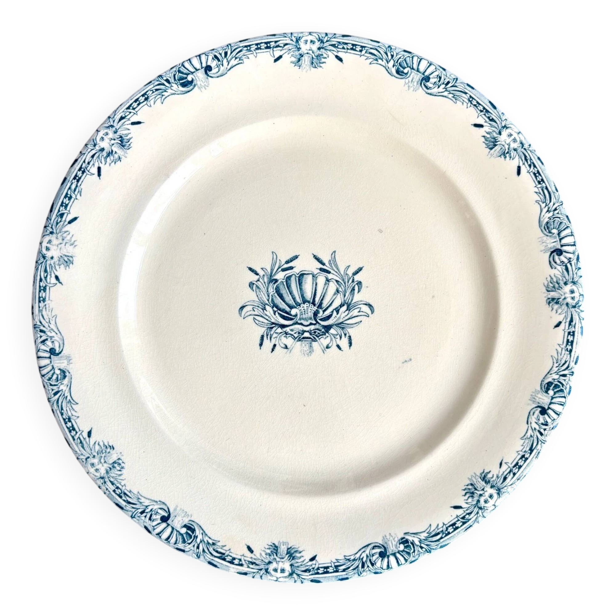 Plat rond Emile Bourgeois en terre de fer bleue