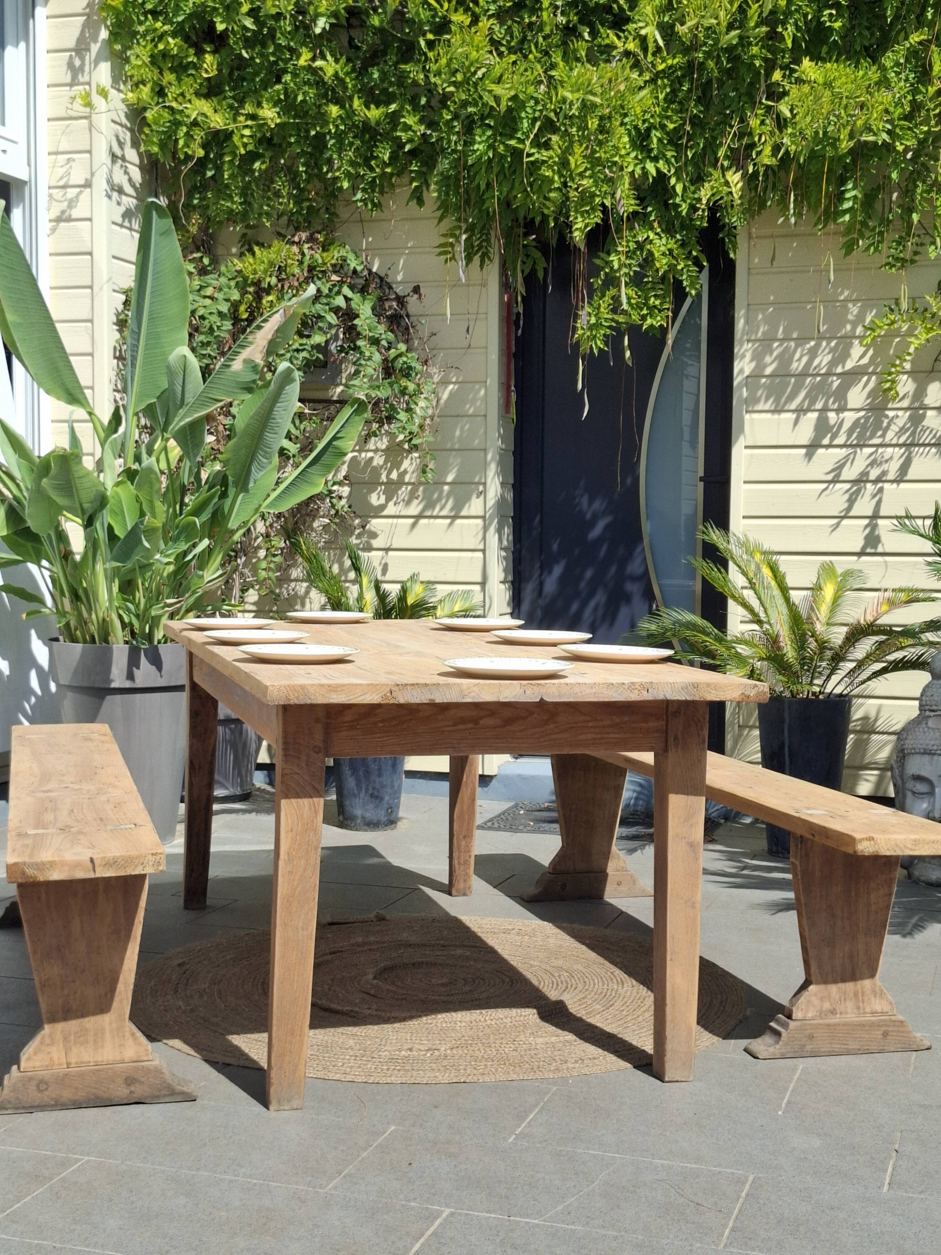 Table de ferme et ses 2 bancs