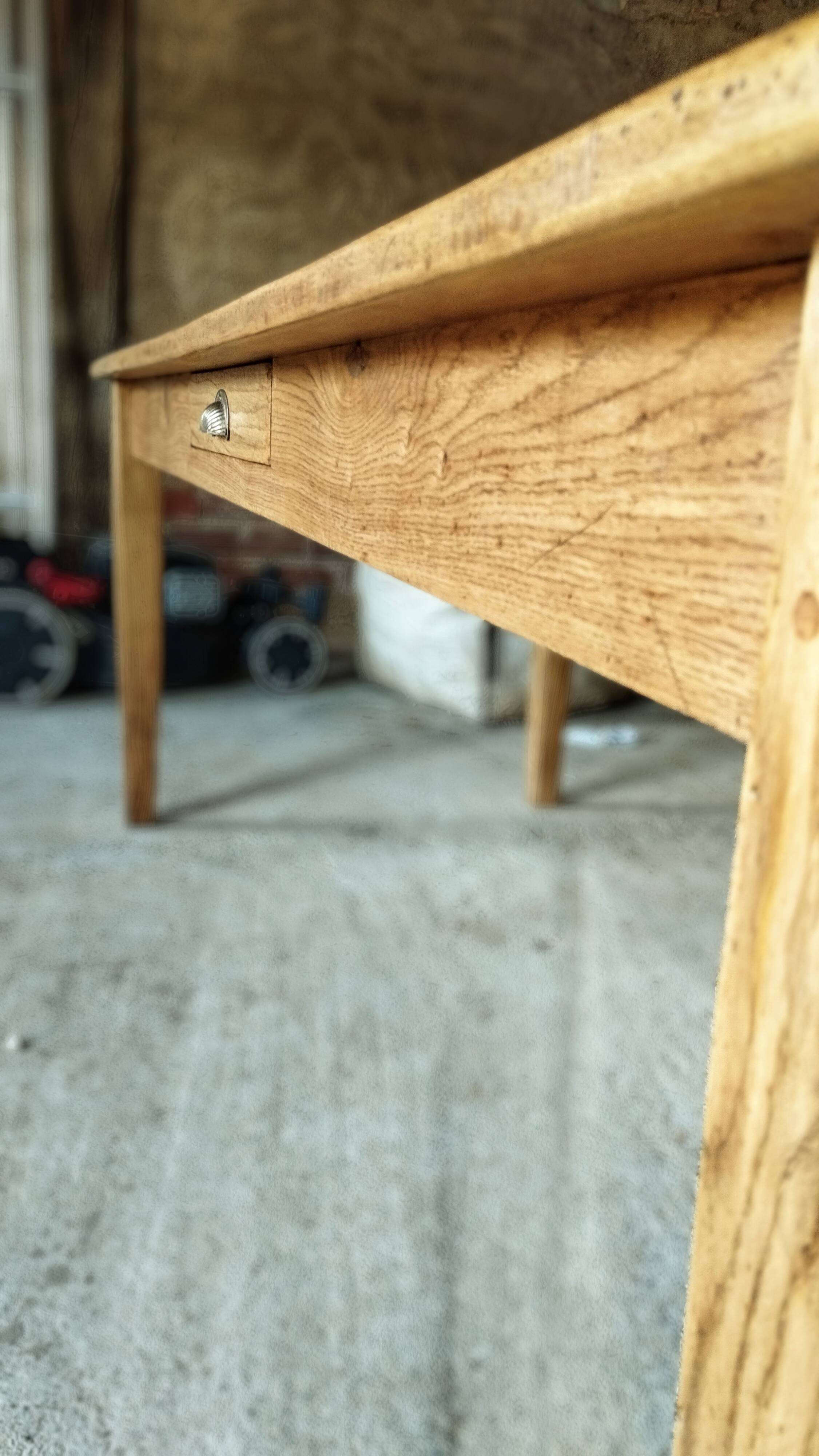Rustic farmhouse table in solid oak with antique patina finish 200 x 90