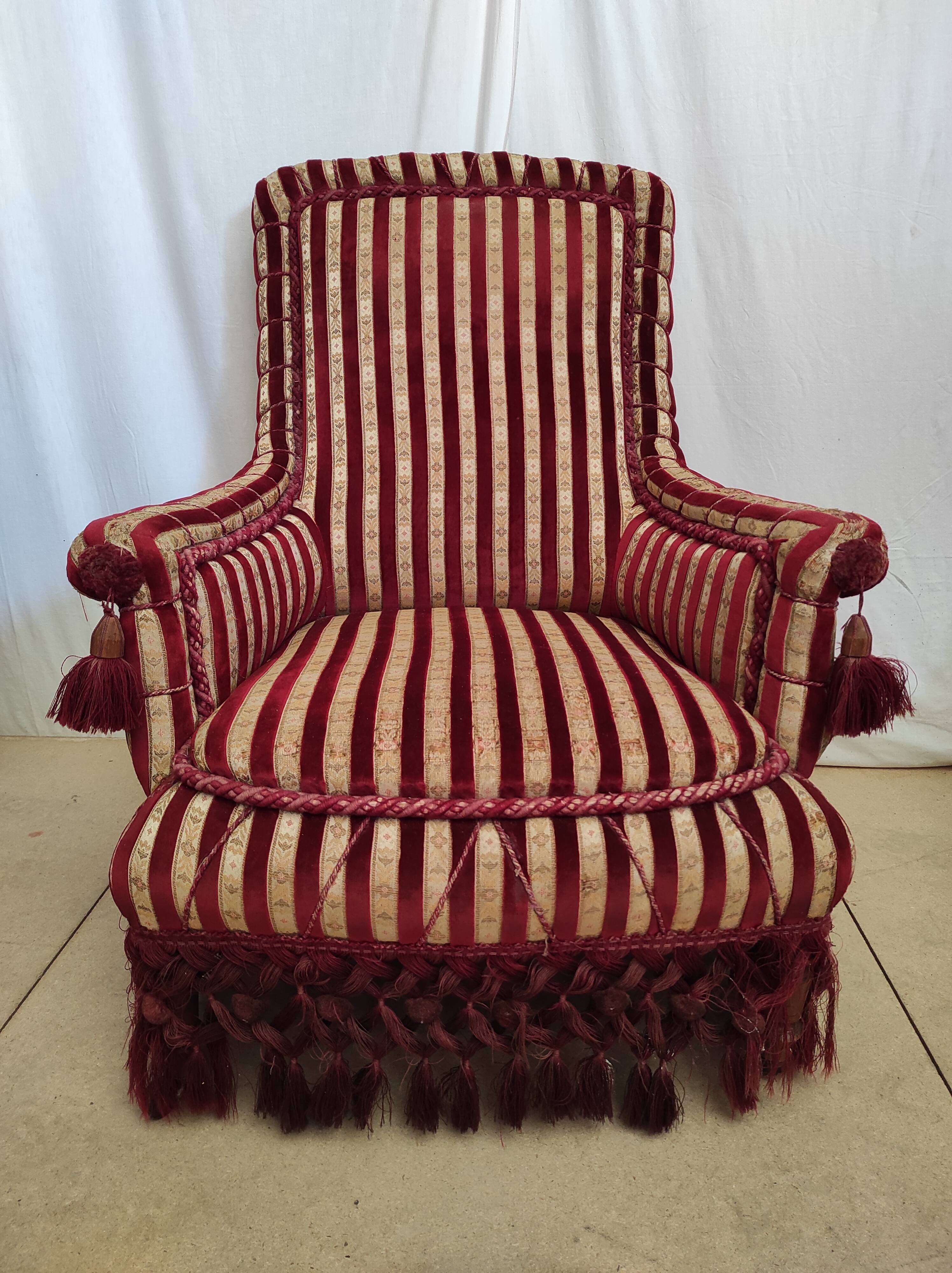 Salon Napoléon III in Jacquard-patterned velvet and trimnests