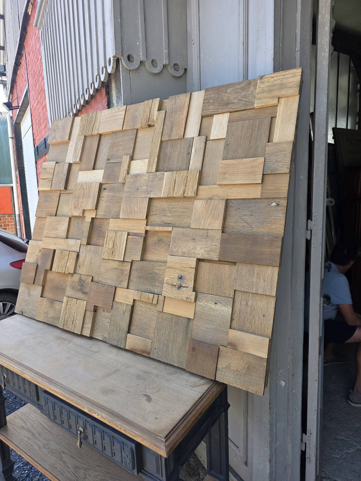 Decorative wall panel in solid oak