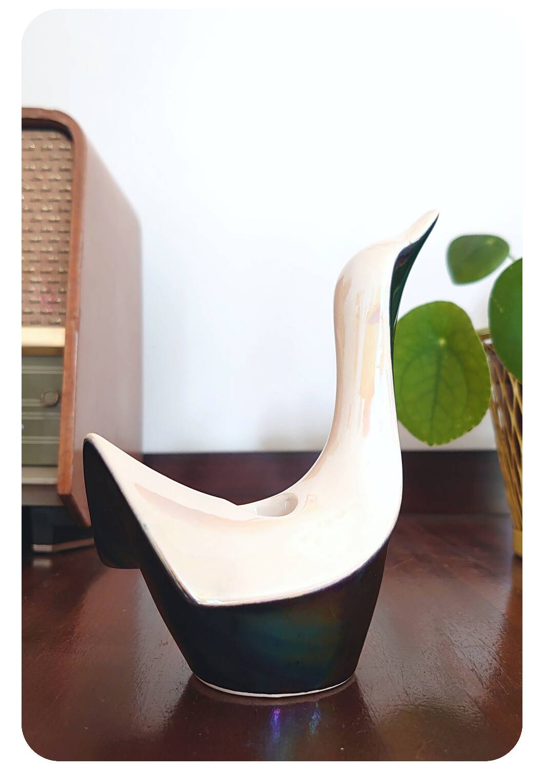 Verceram swan-shaped candle holder