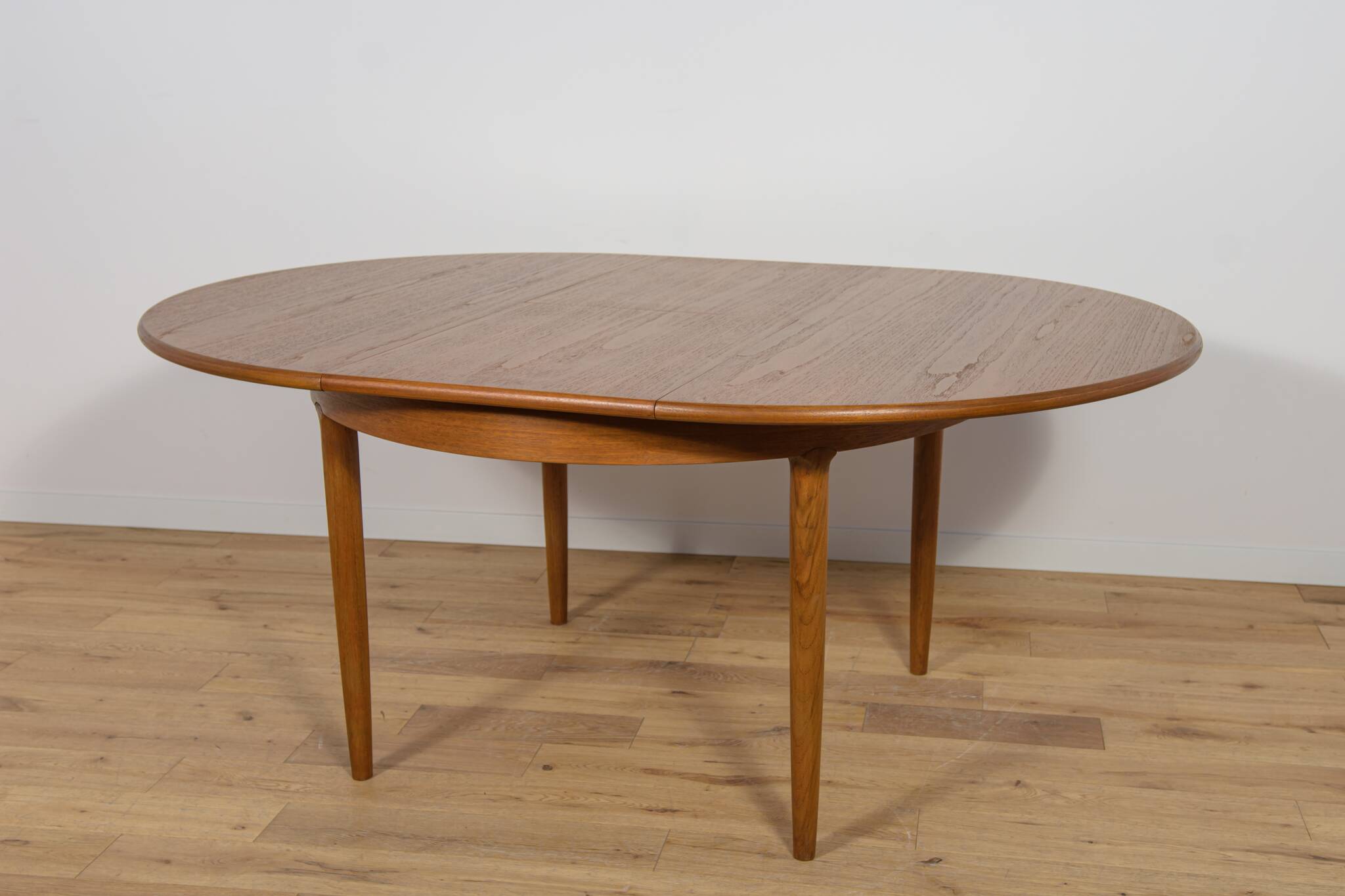 Mid-Century Round Teak Extendable Dining Table, United Knigdom, 1960s