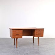 Bureau exécutif en teck danois des années 1960.