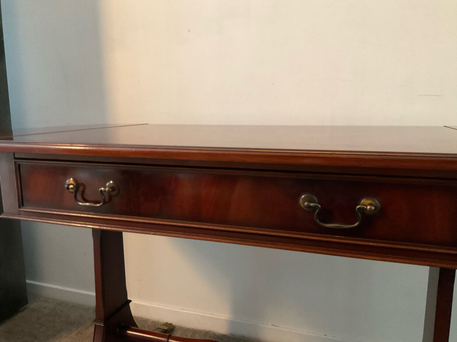 Old English desk Heldense in mahogany