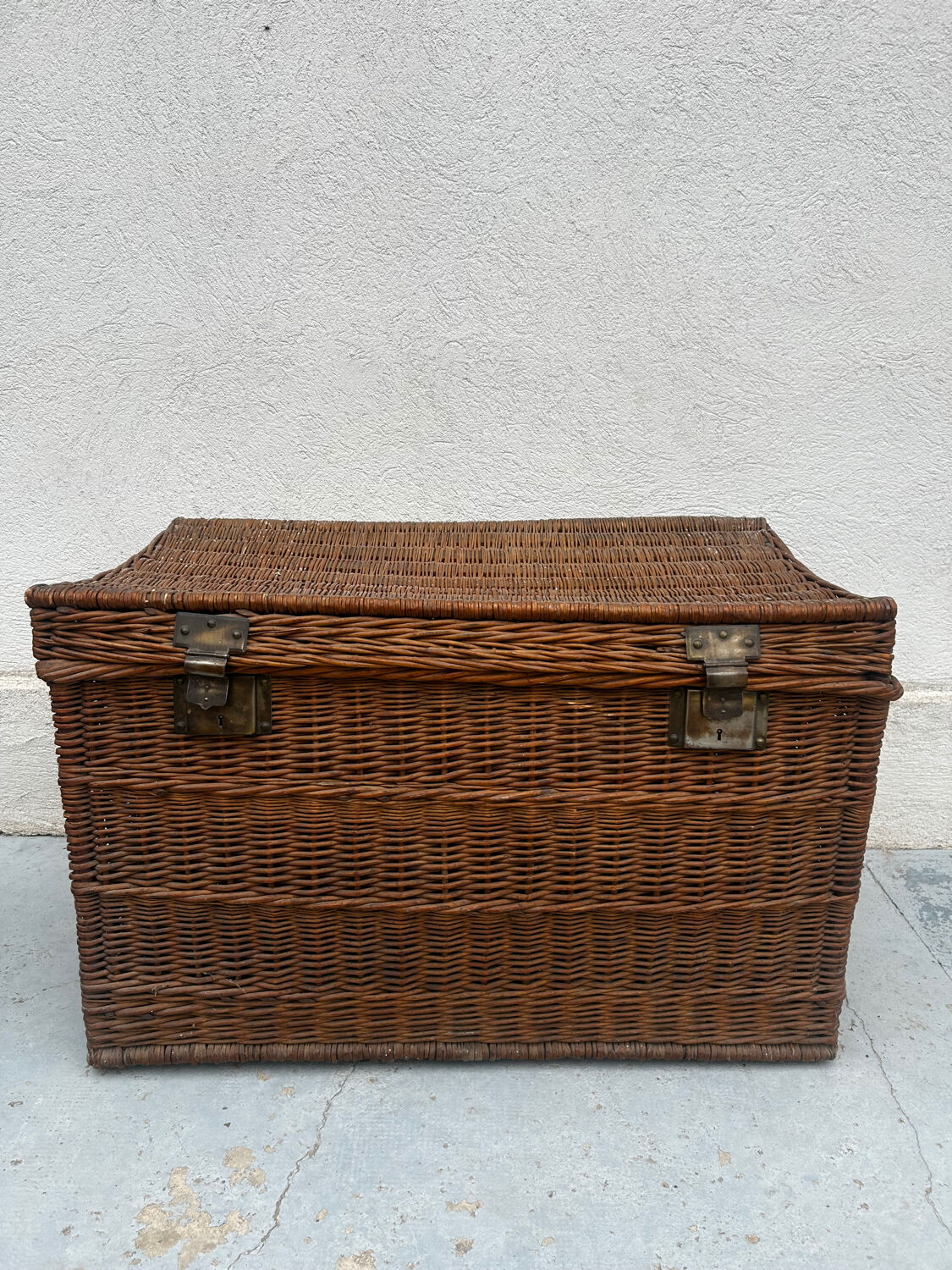 Woven wicker basket