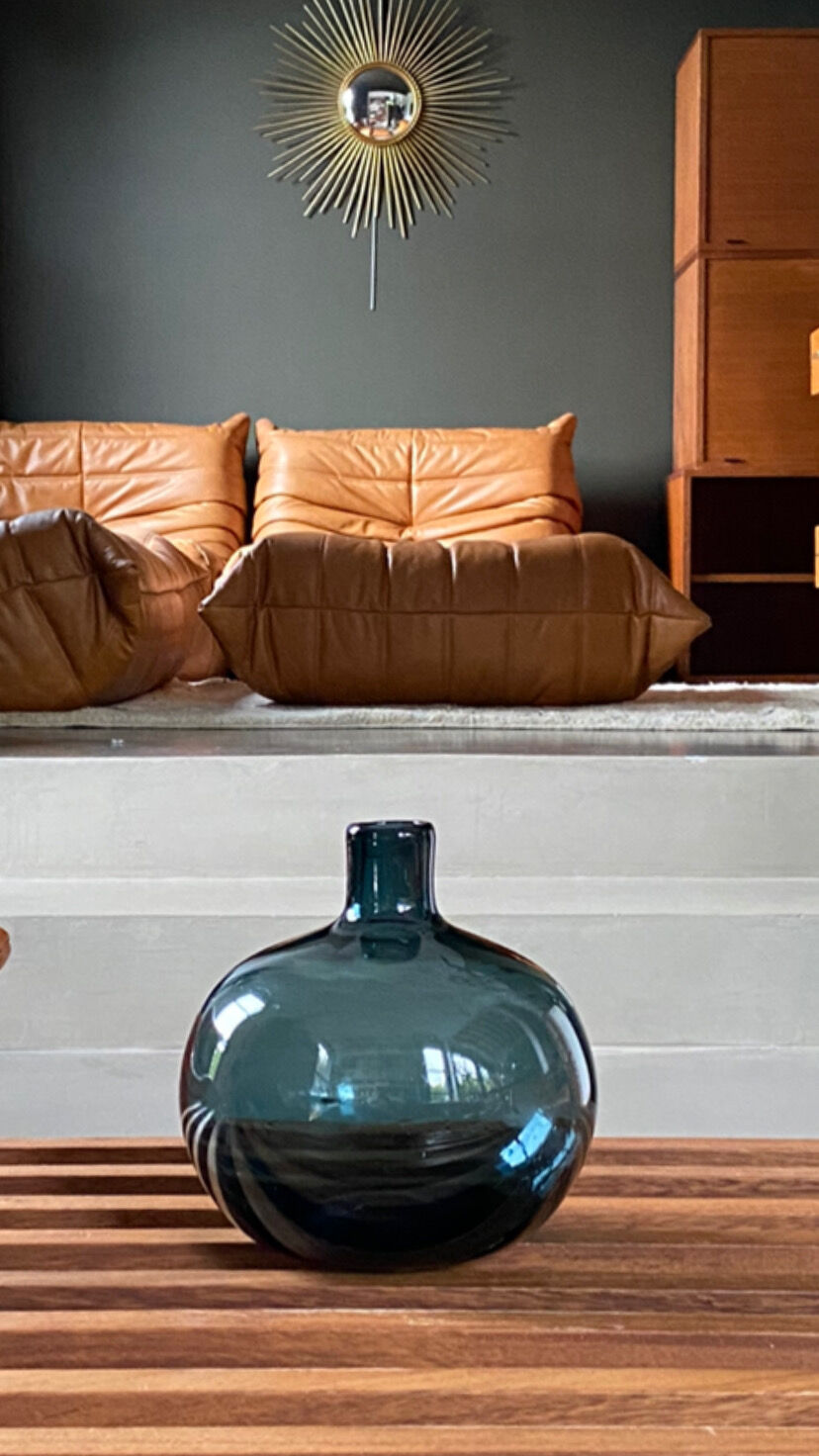 Morin ball vase