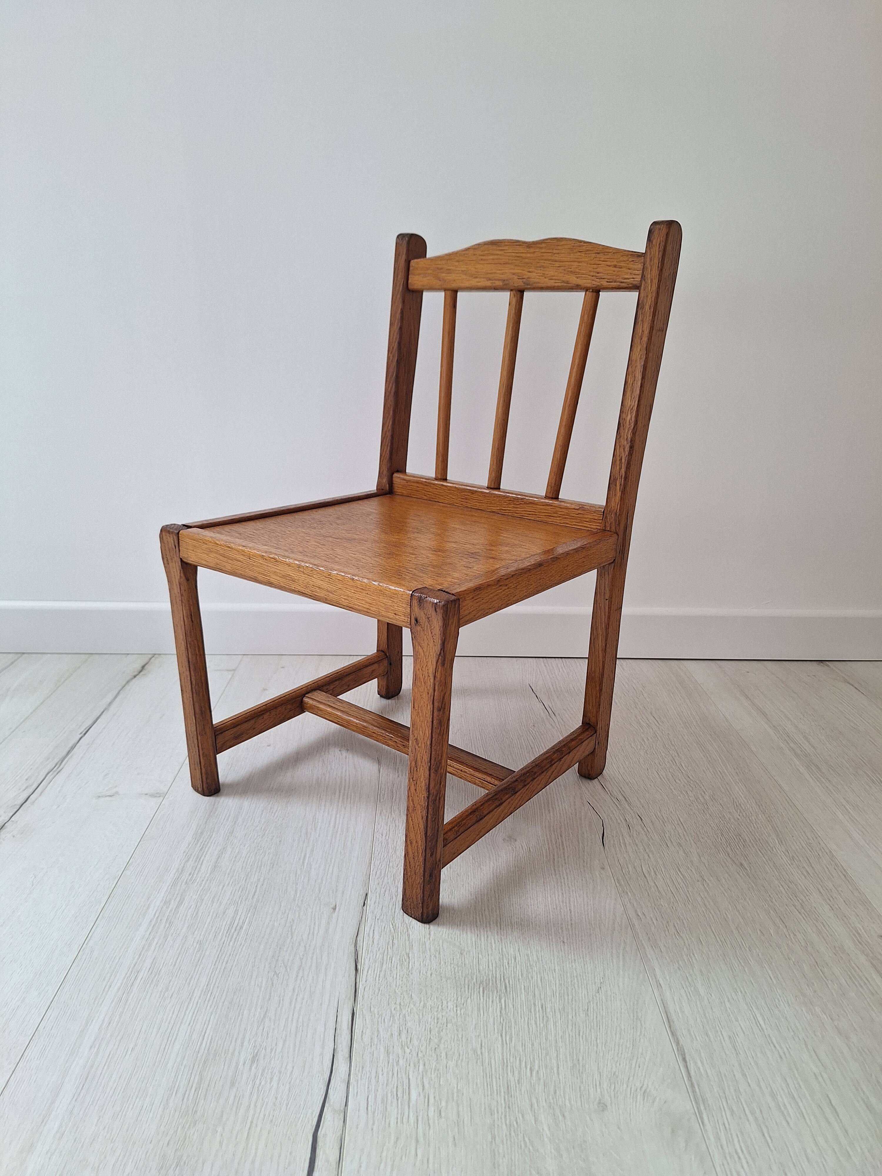 Chaise enfant en bois vintage