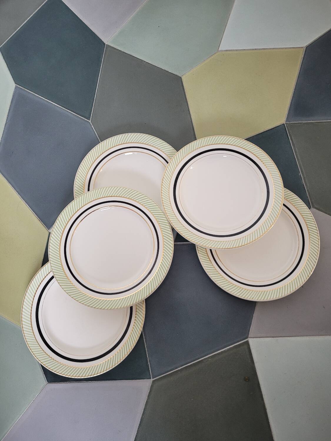 Lot n°1 de 5 assiettes à dessert Opaceline de Salins