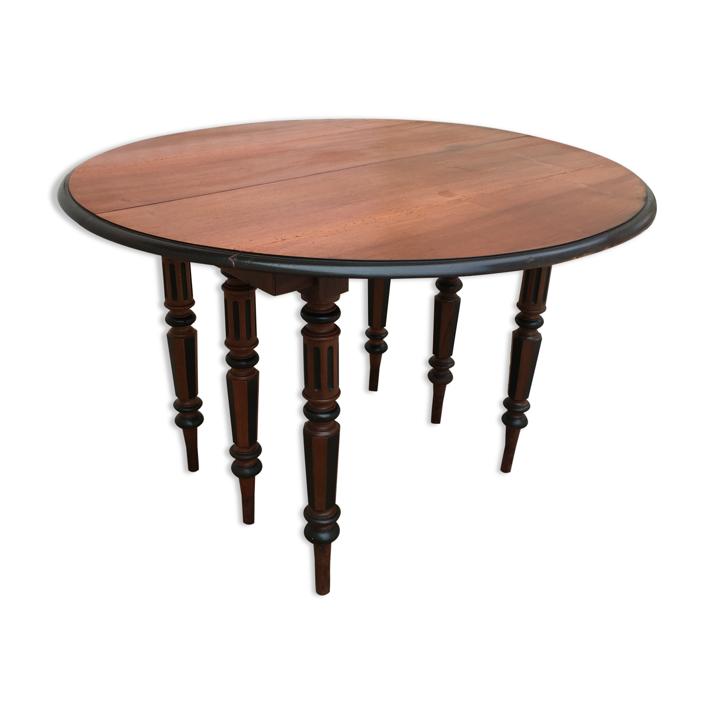 Round table 6 feet with solid mahogany extensions