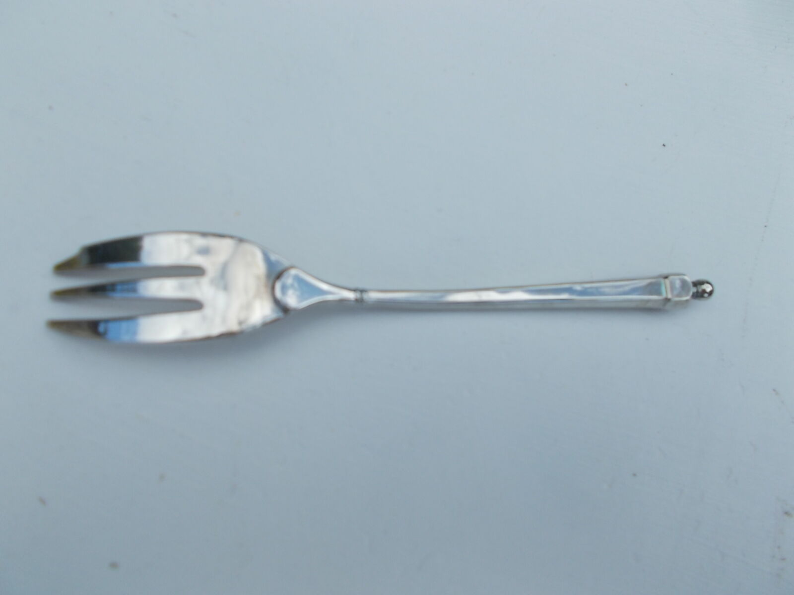 6 cake forks in a box