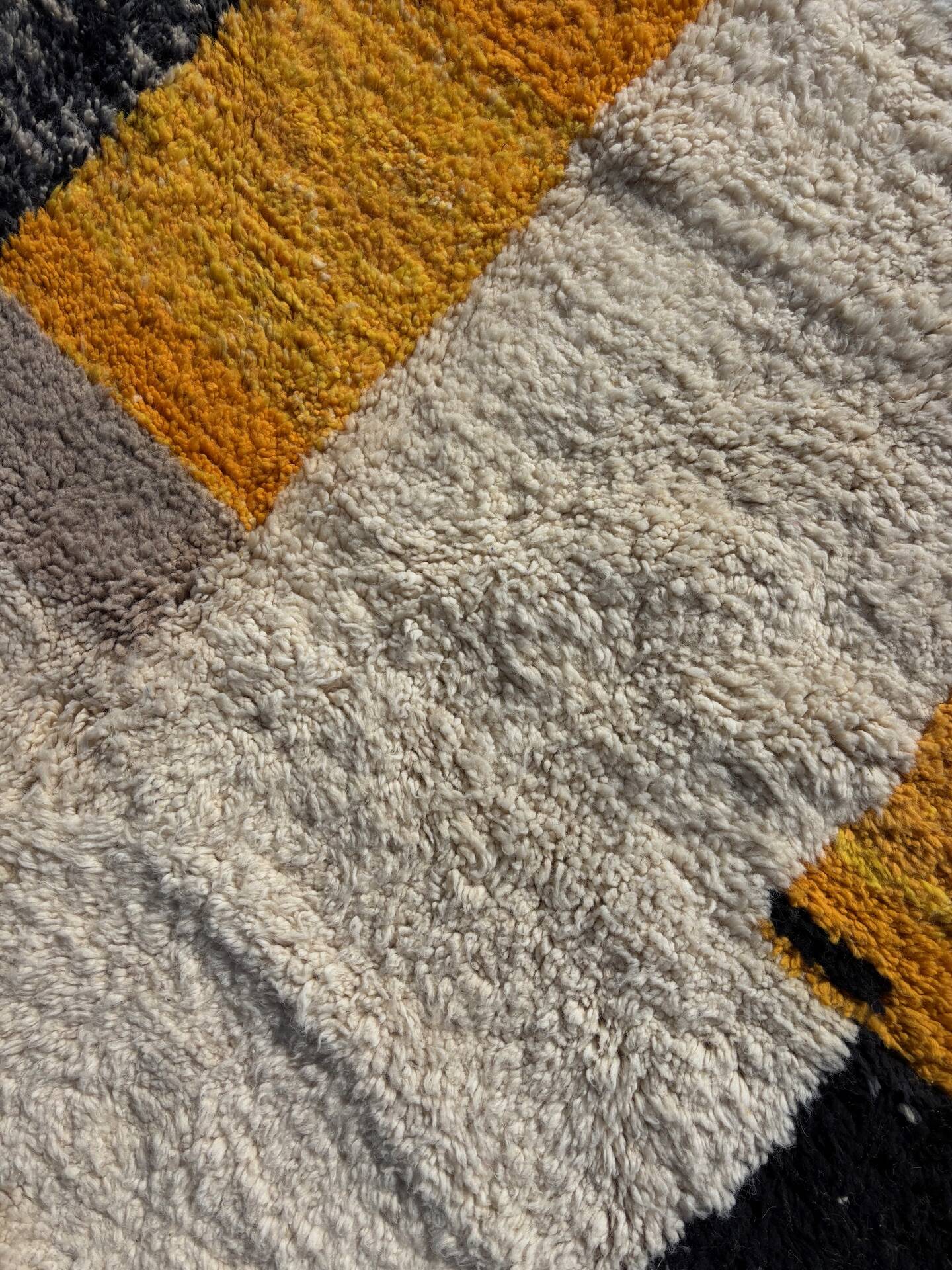 Moroccan rug with colorful geometric design 250×150 cm
