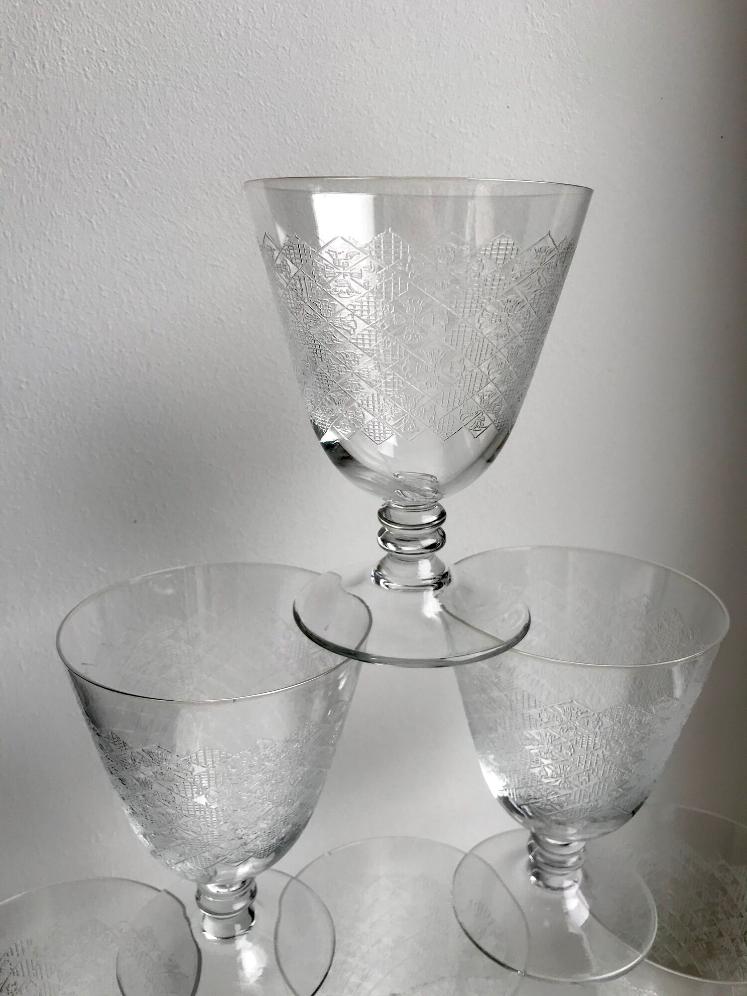 Set of 6 large crystal wine glasses engraved 60s